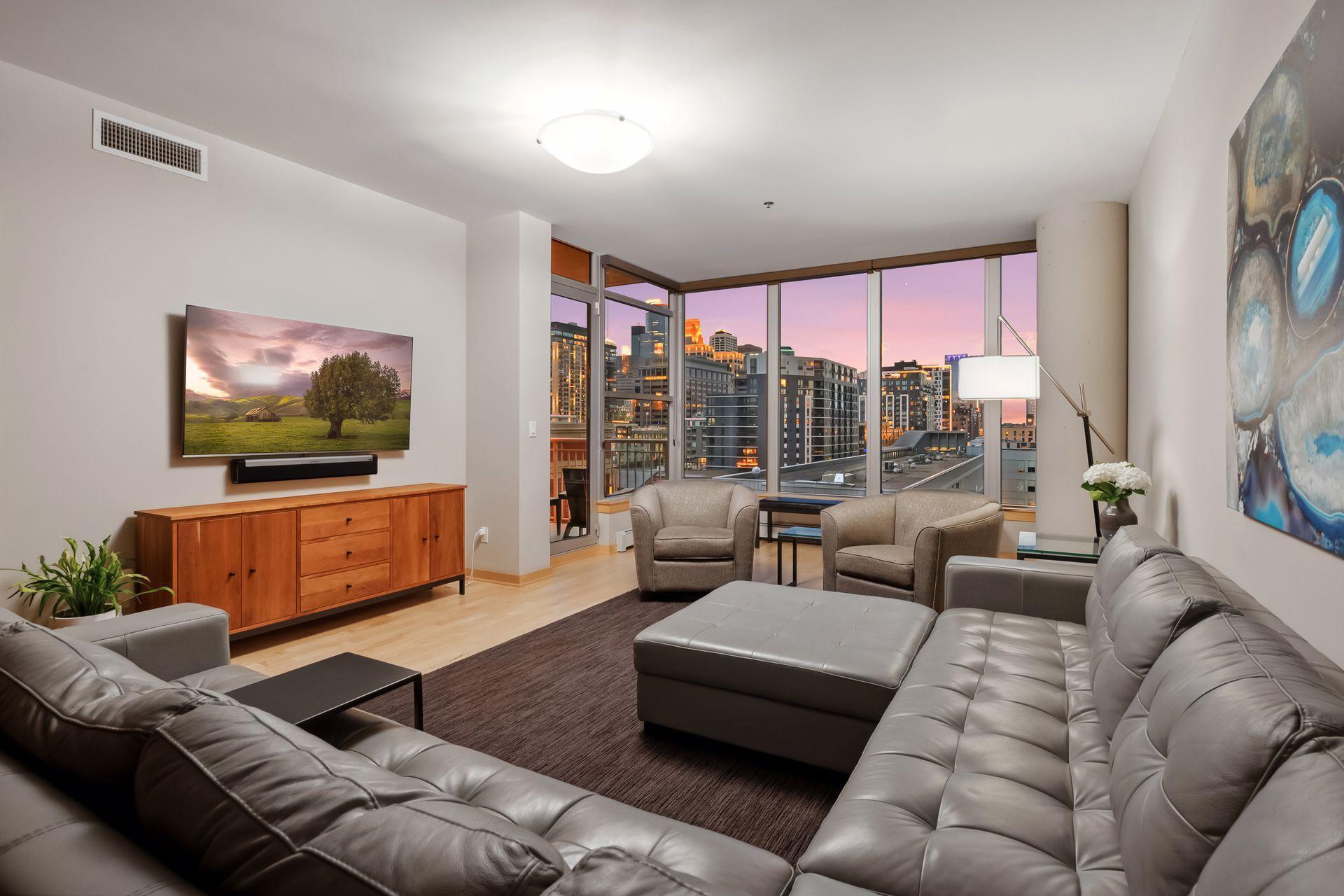215 10th Avenue S Unit: 723