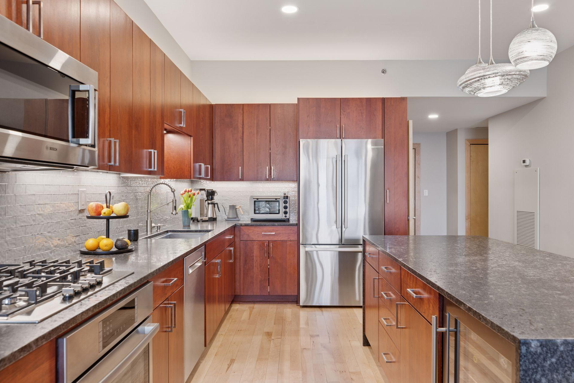 215 10th Avenue S Unit: 723