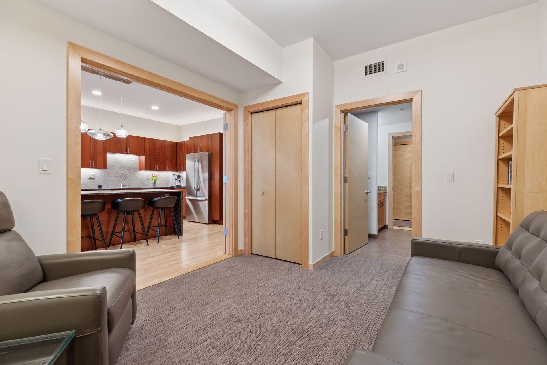 215 10th Avenue S Unit: 723