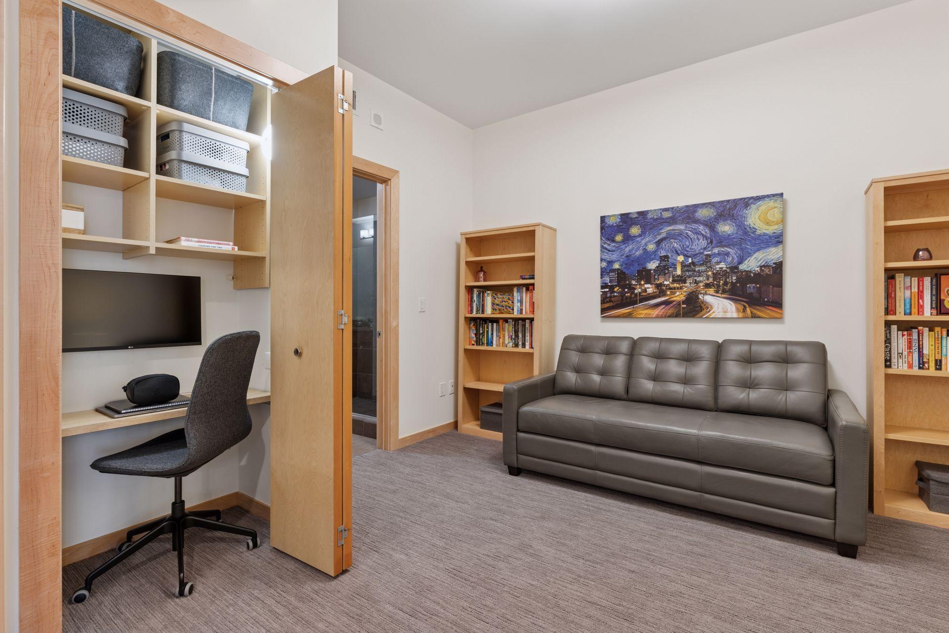 215 10th Avenue S Unit: 723