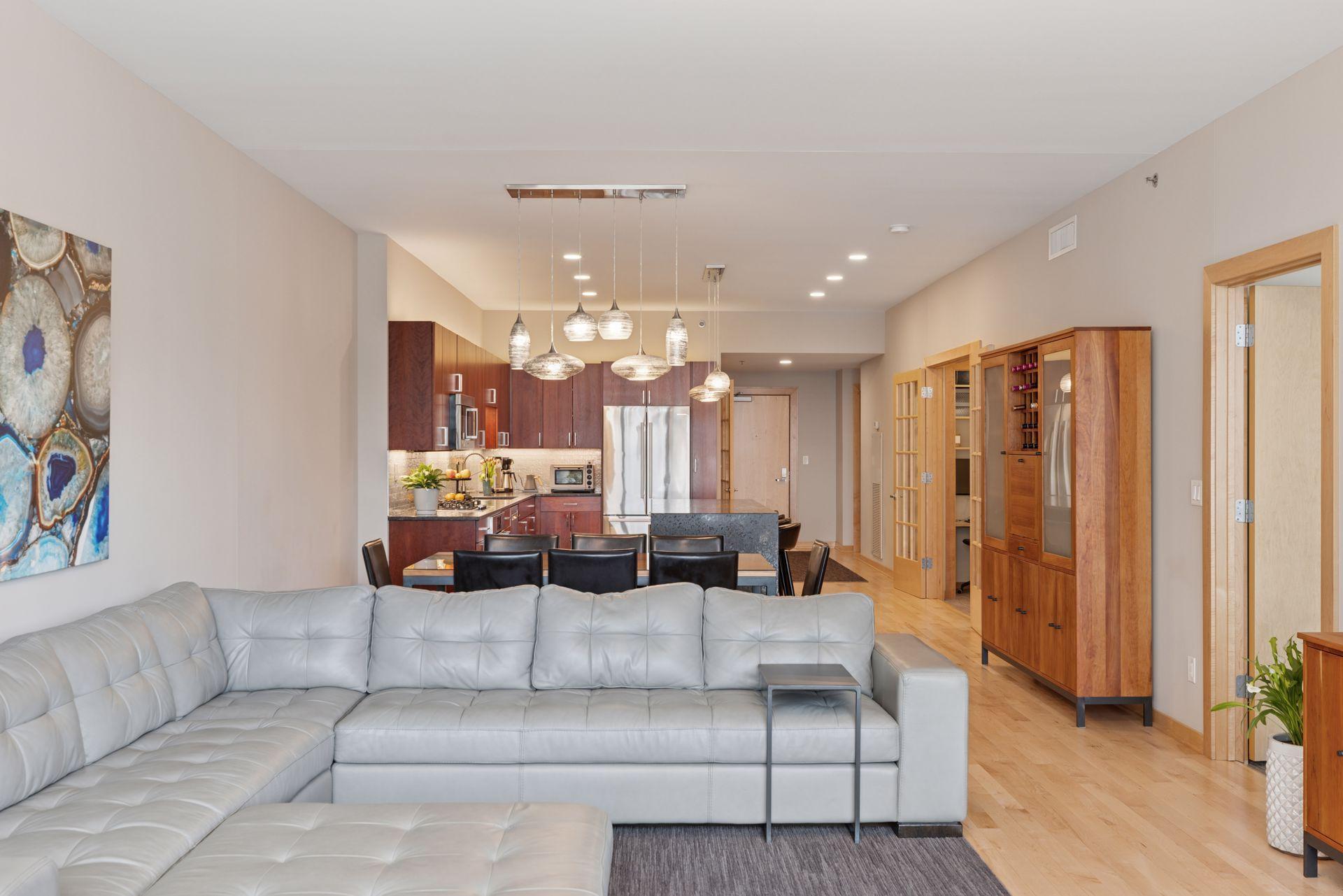 215 10th Avenue S Unit: 723