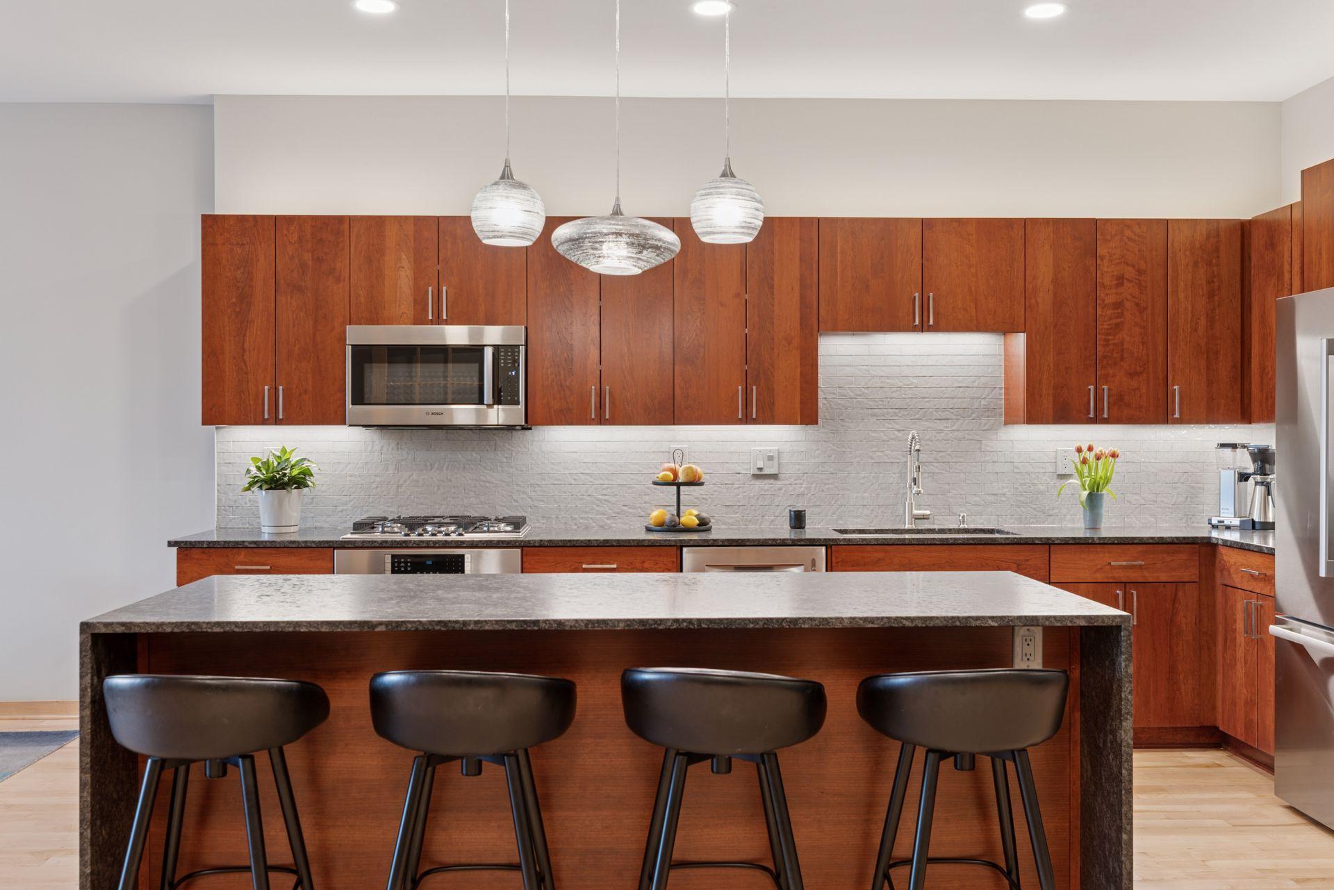 215 10th Avenue S Unit: 723