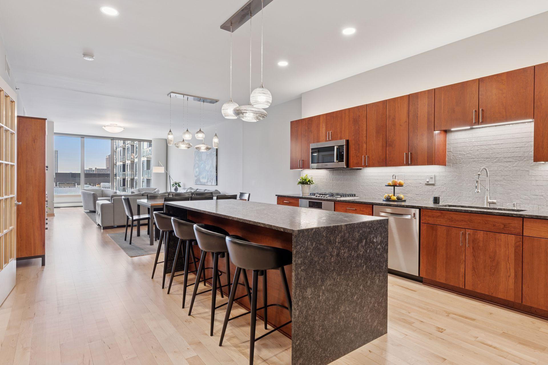 215 10th Avenue S Unit: 723