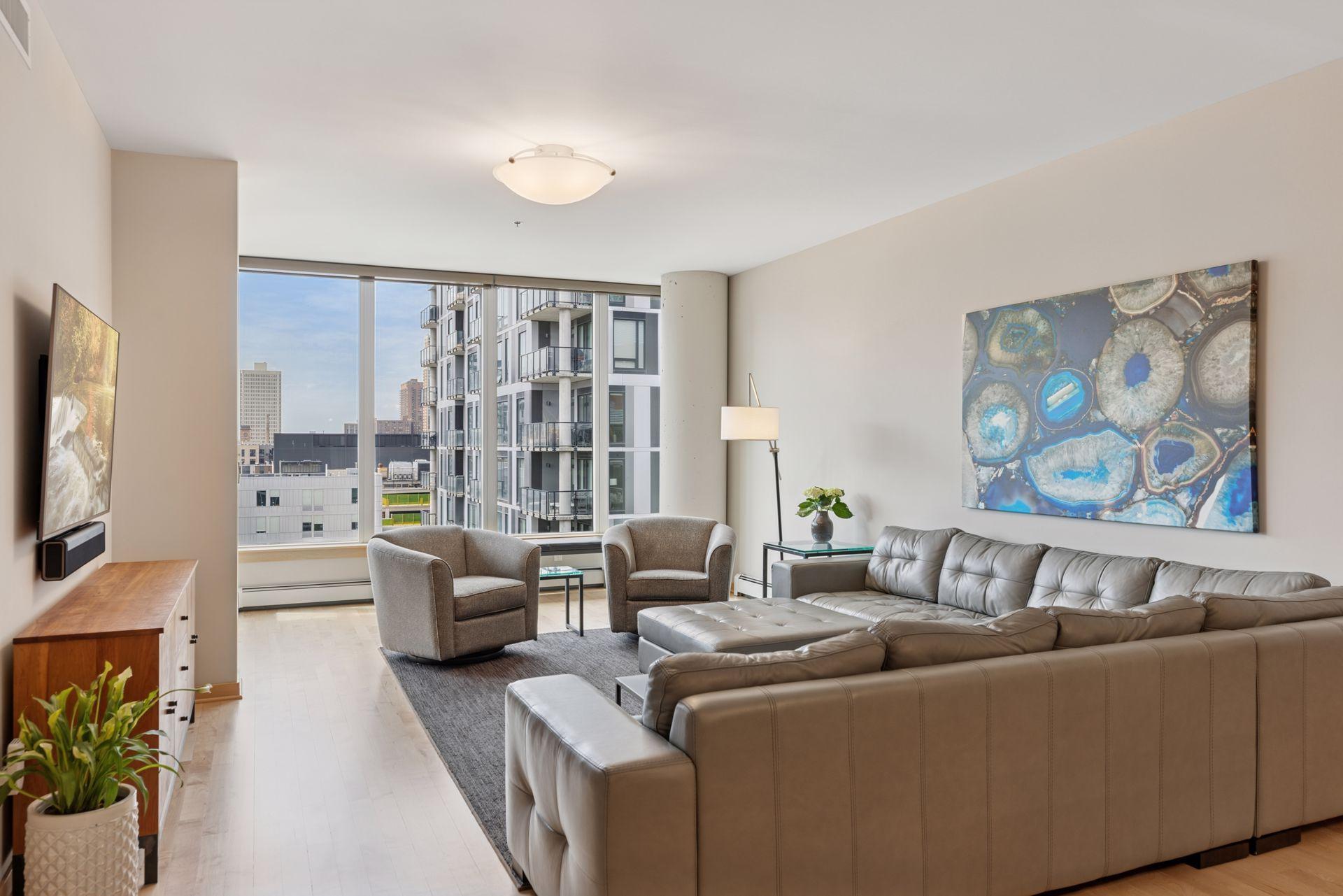 215 10th Avenue S Unit: 723