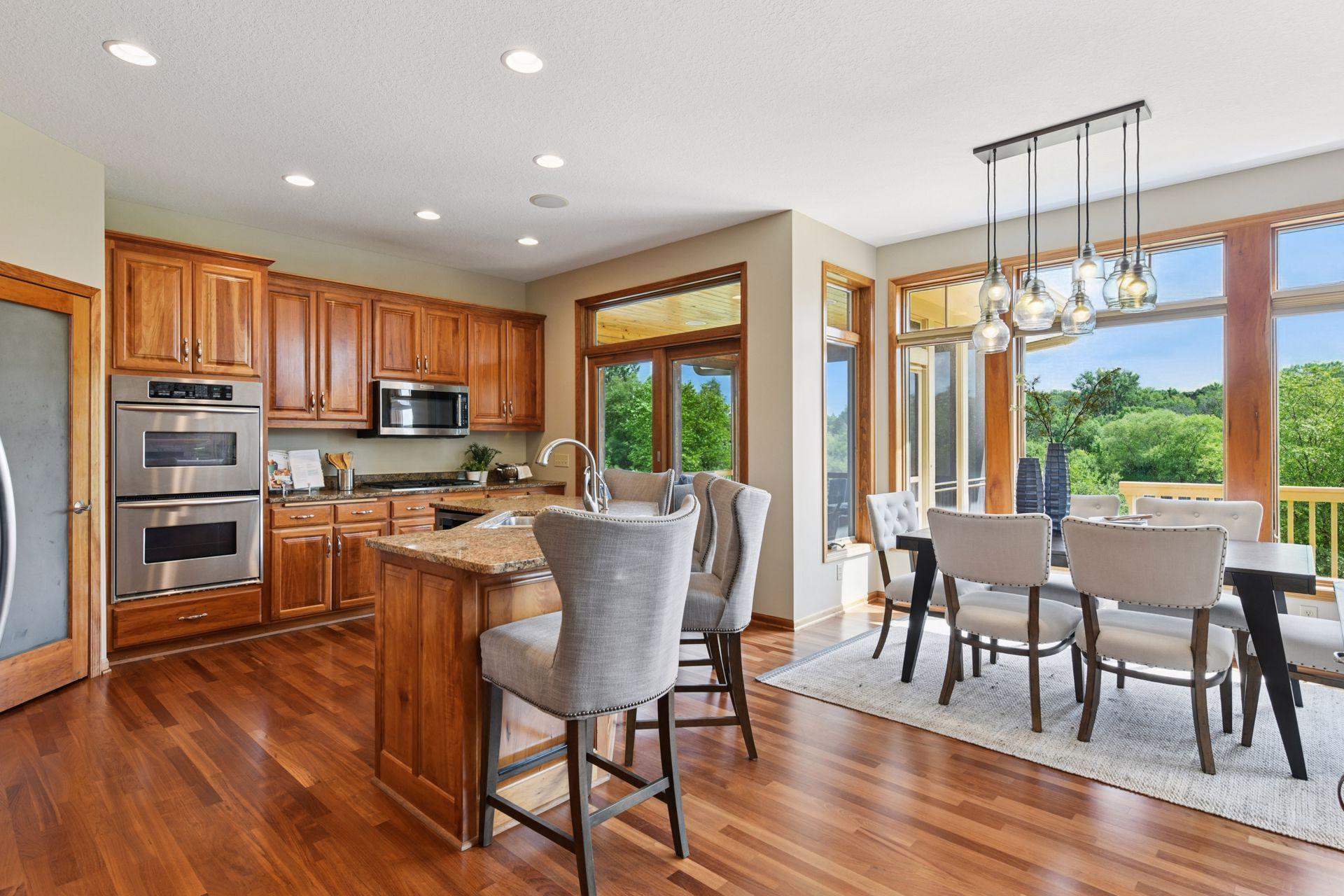 950 Willow View Drive