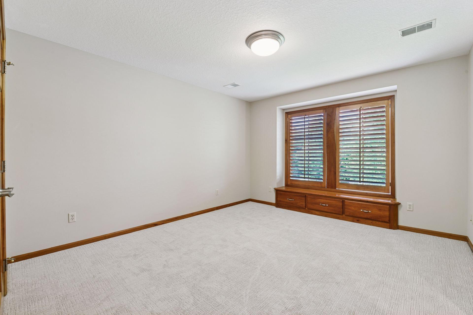 950 Willow View Drive