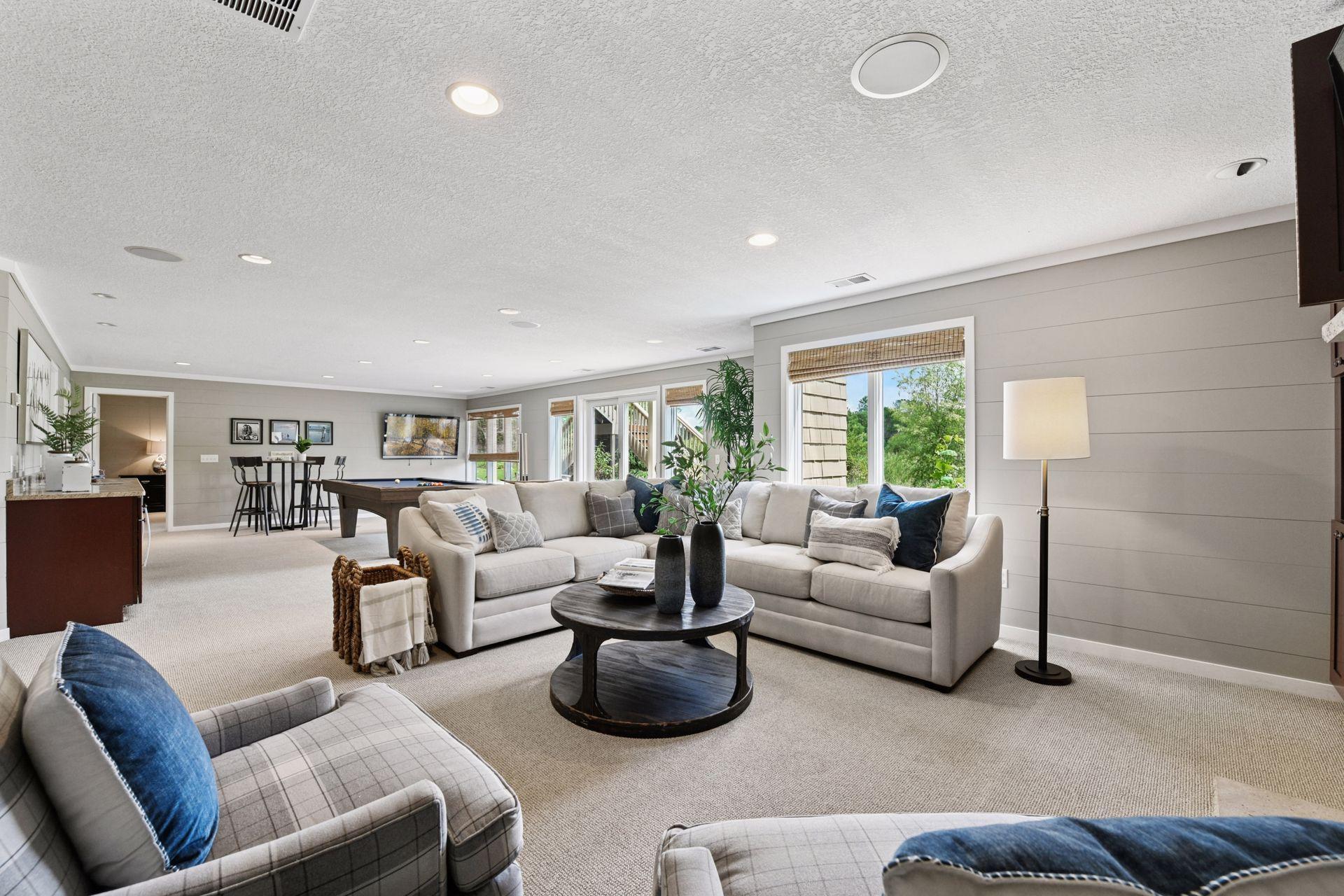 950 Willow View Drive