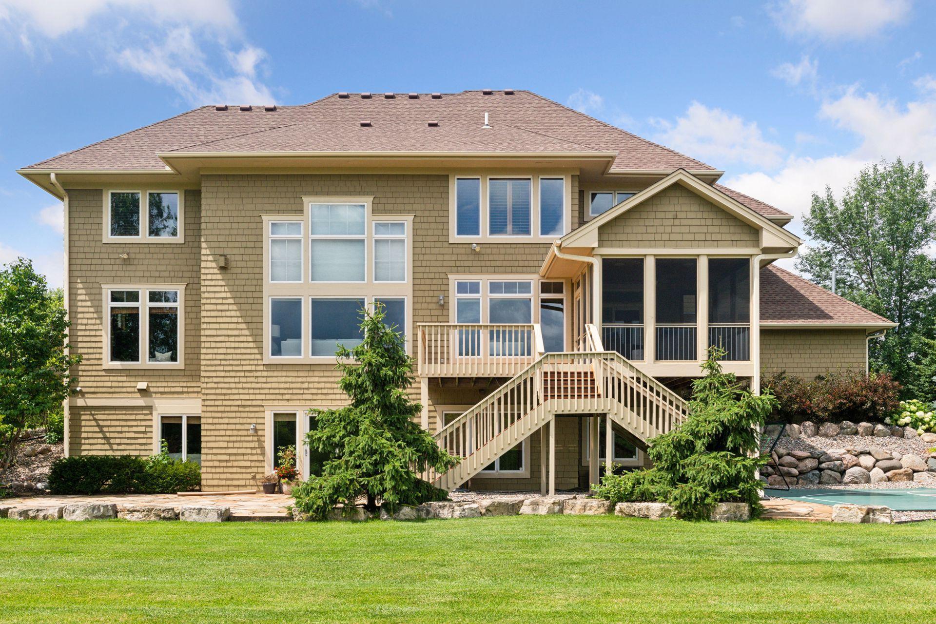 950 Willow View Drive