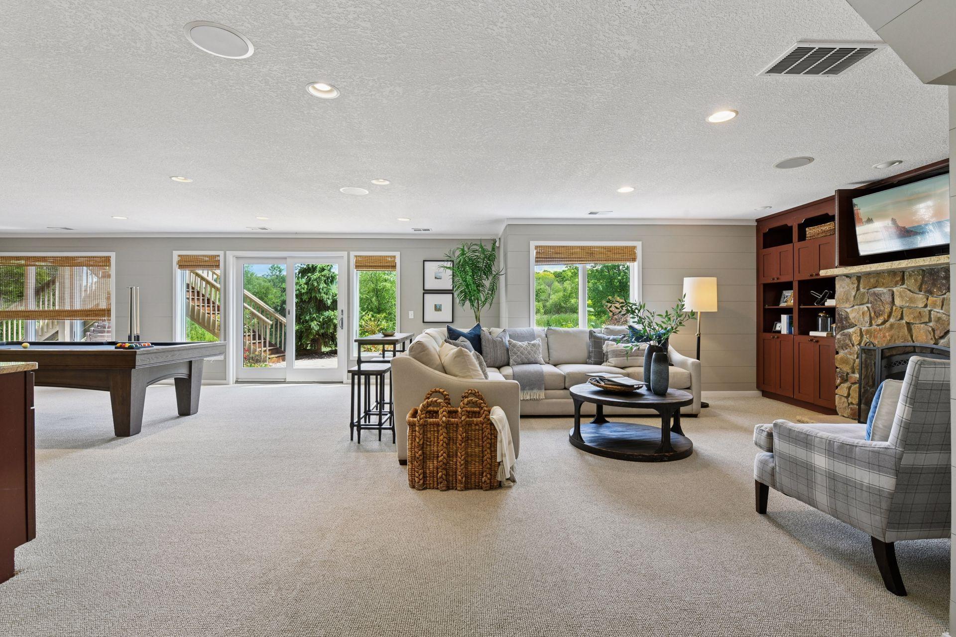 950 Willow View Drive