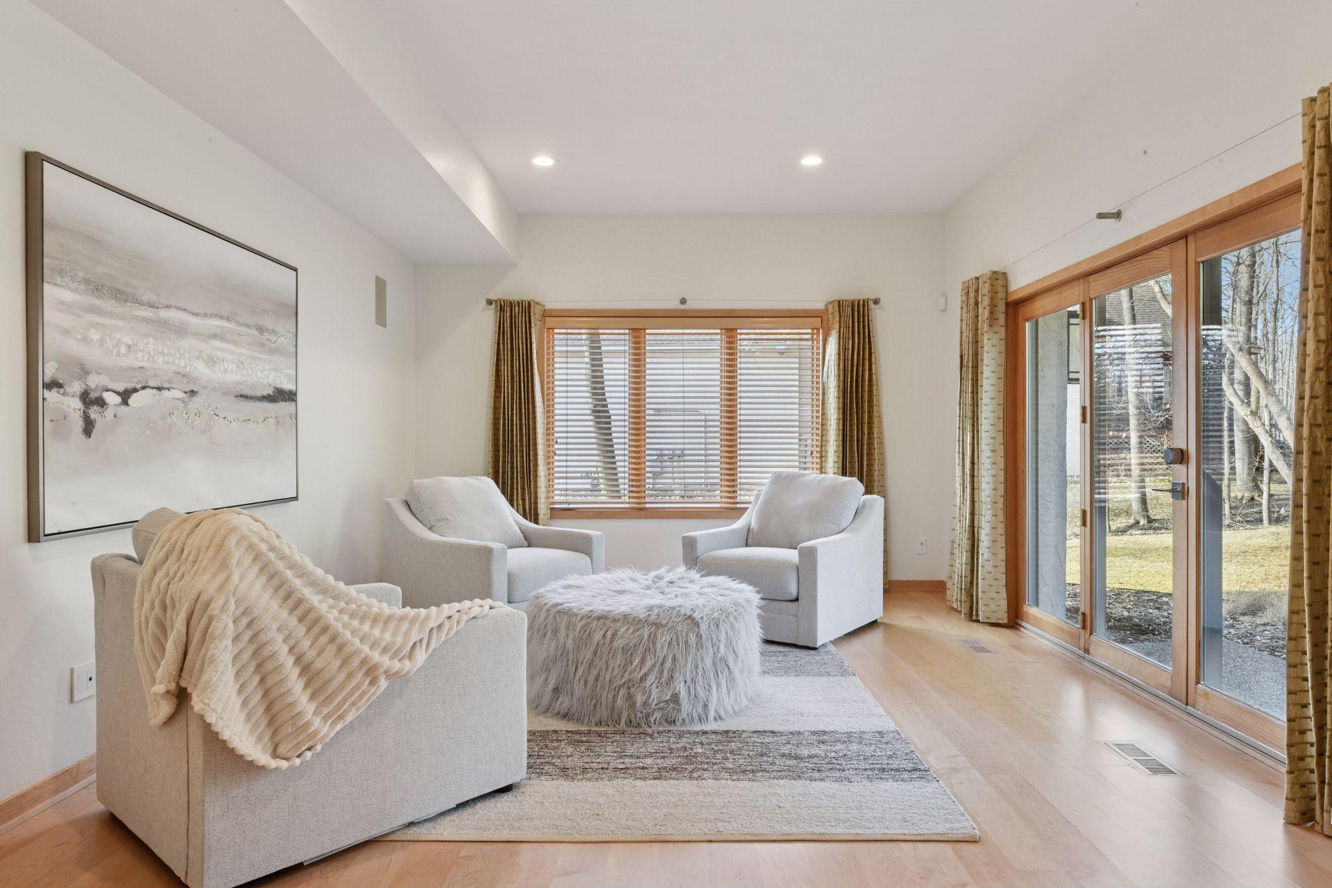 6420 Thornberry Curve