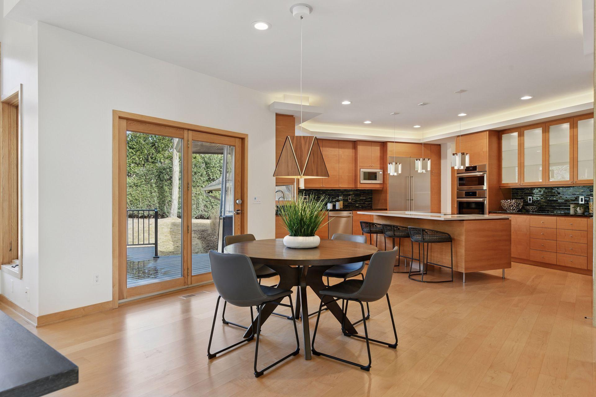 6420 Thornberry Curve