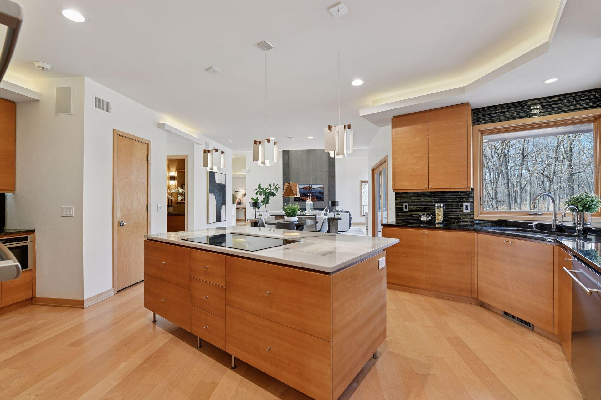 6420 Thornberry Curve