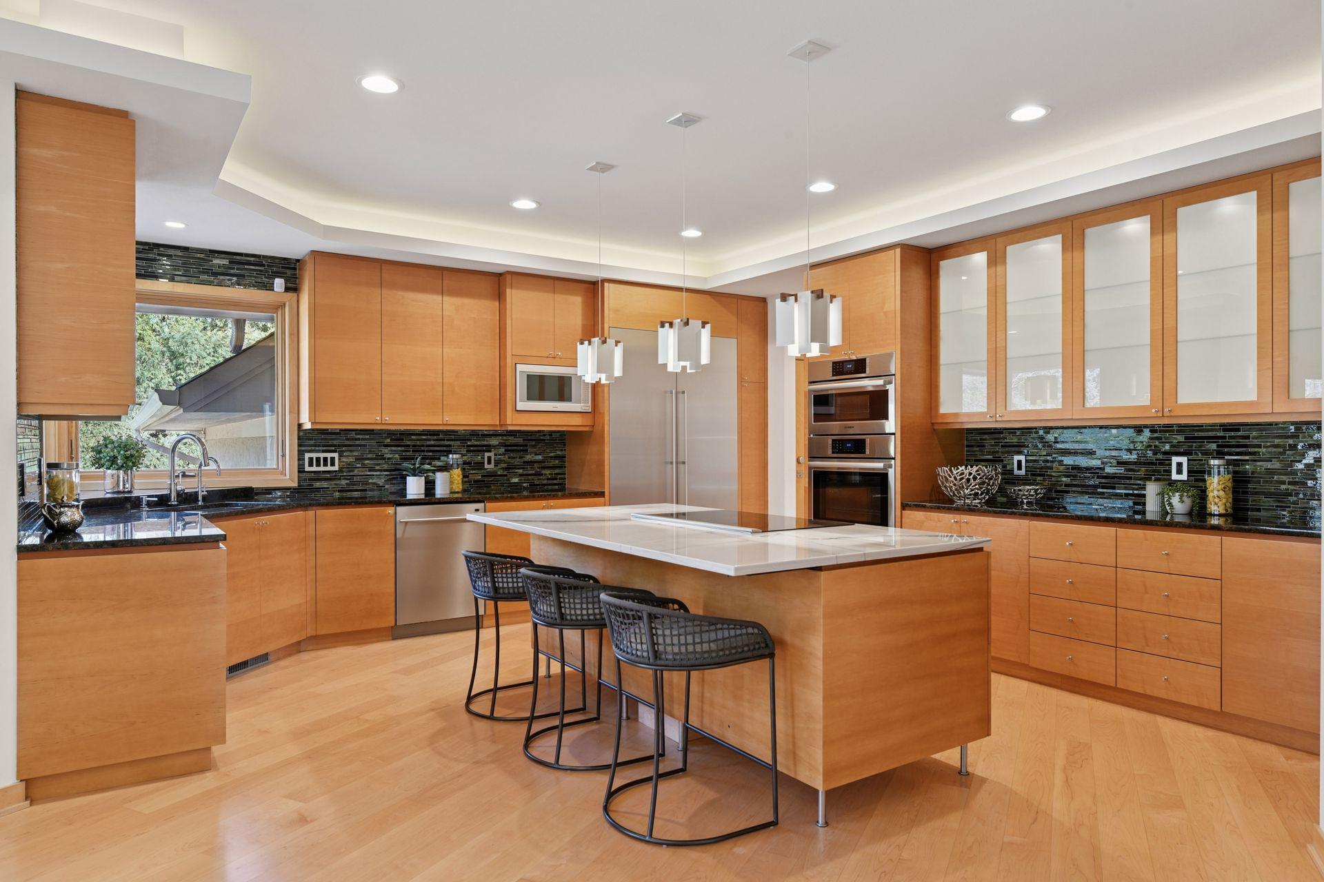6420 Thornberry Curve