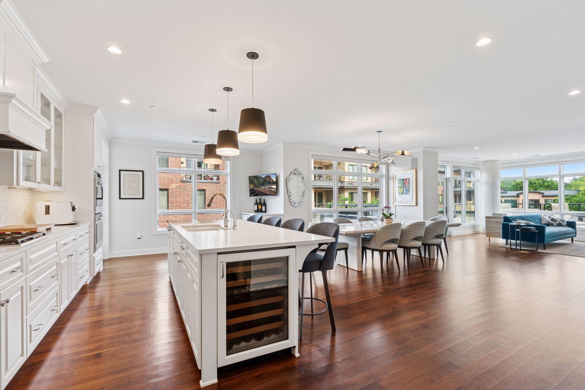 875 Lake Street N Unit: 201