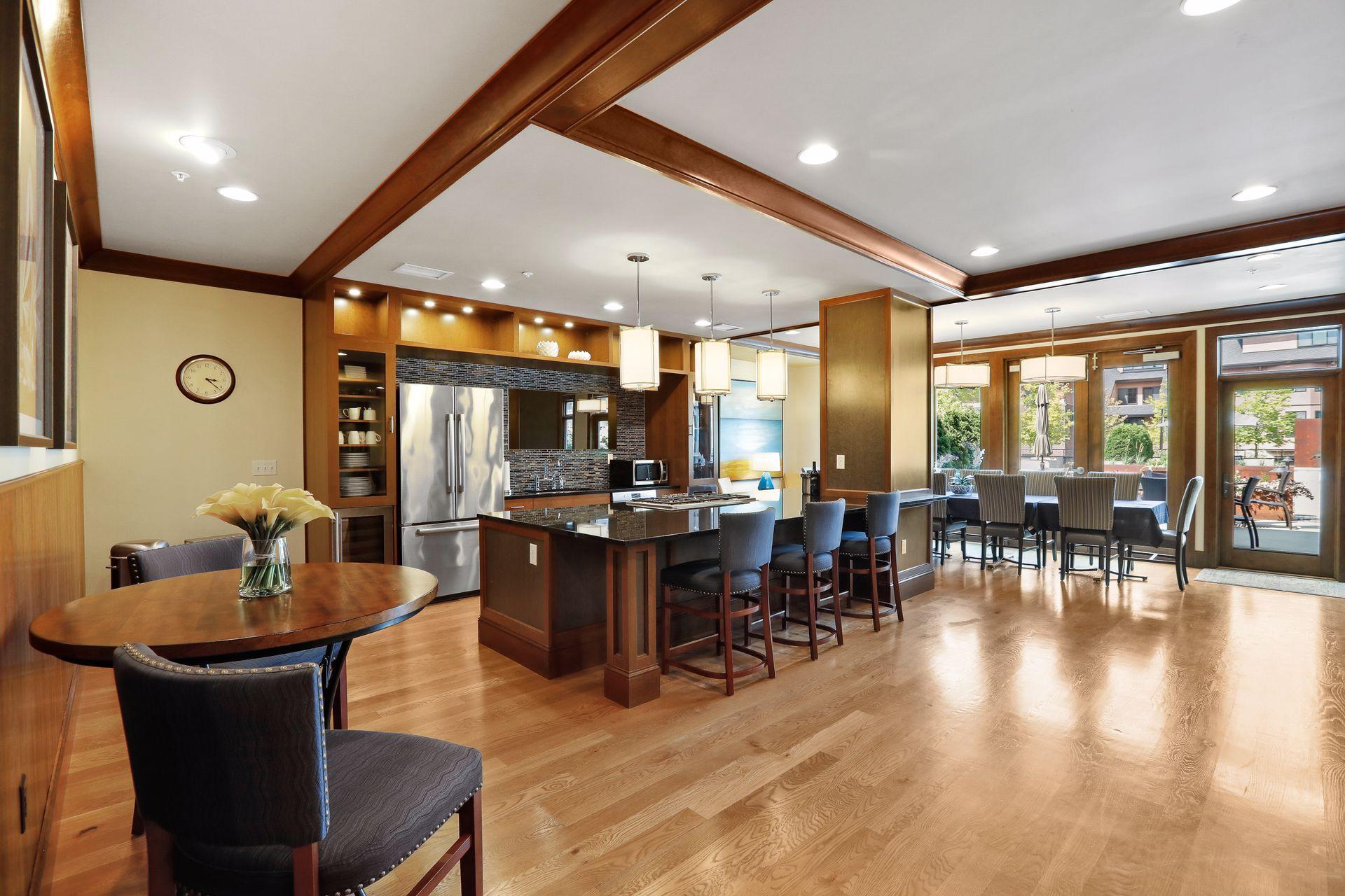 875 Lake Street N Unit: 201