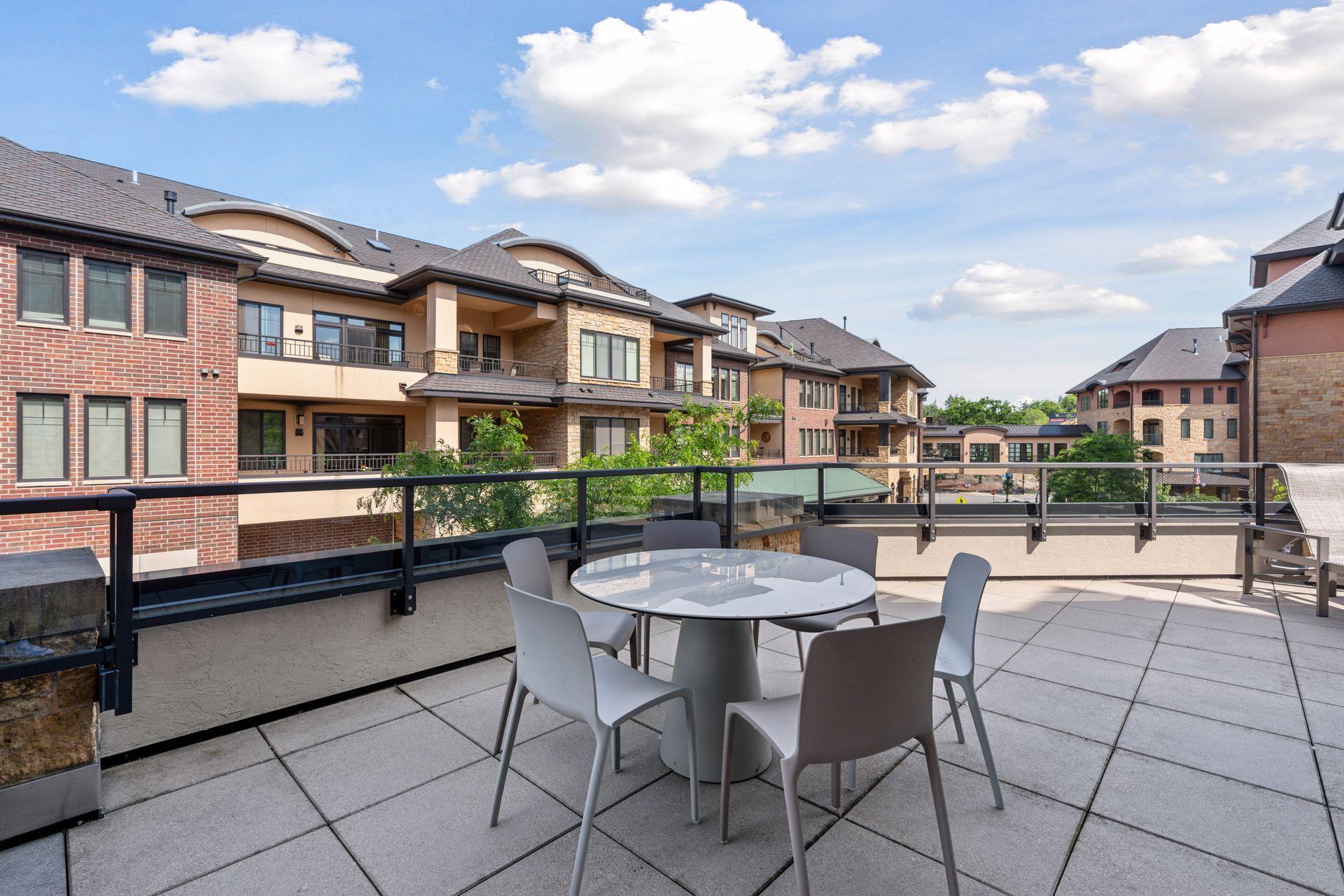875 Lake Street N Unit: 201