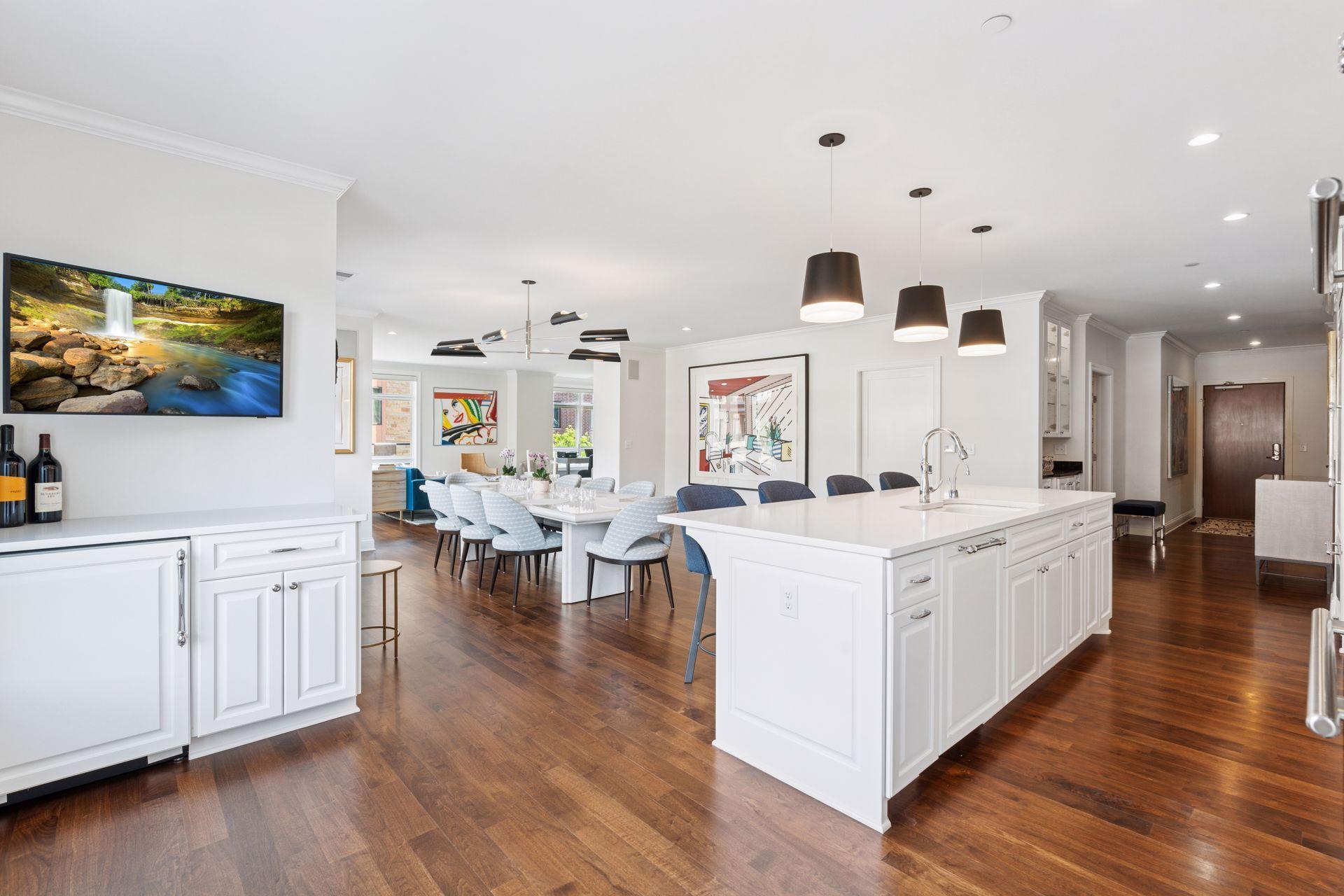 875 Lake Street N Unit: 201