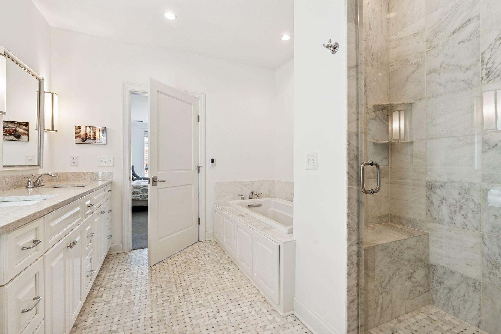 875 Lake Street N Unit: 201