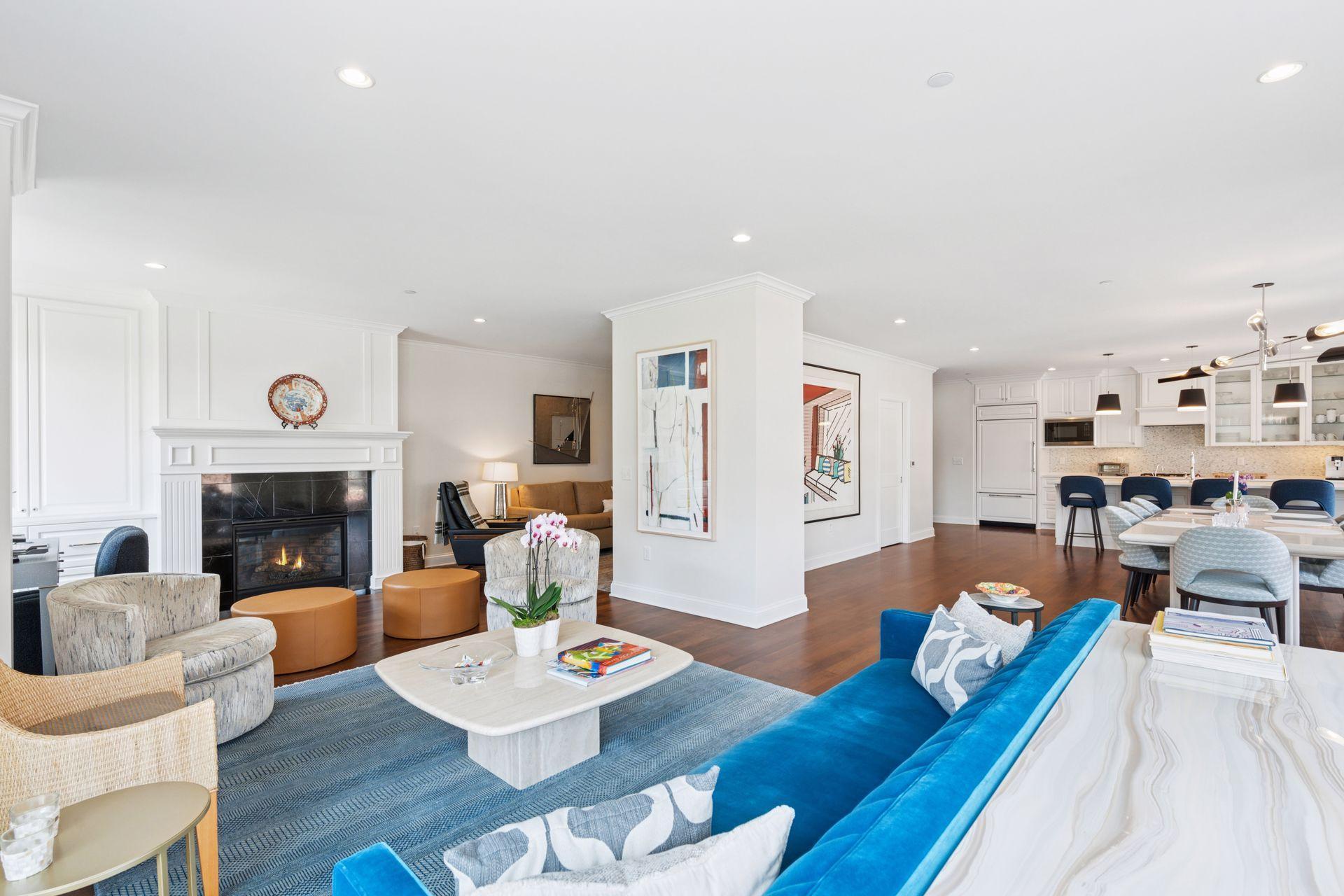 875 Lake Street N Unit: 201