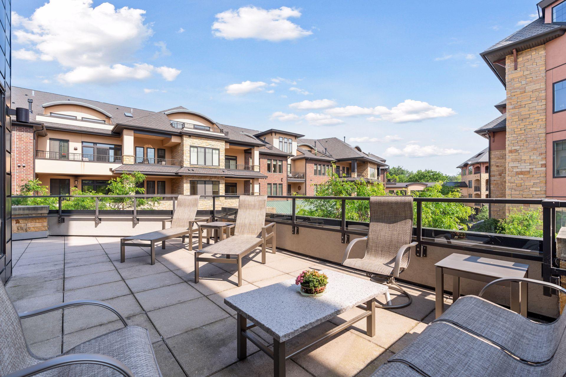 875 Lake Street N Unit: 201