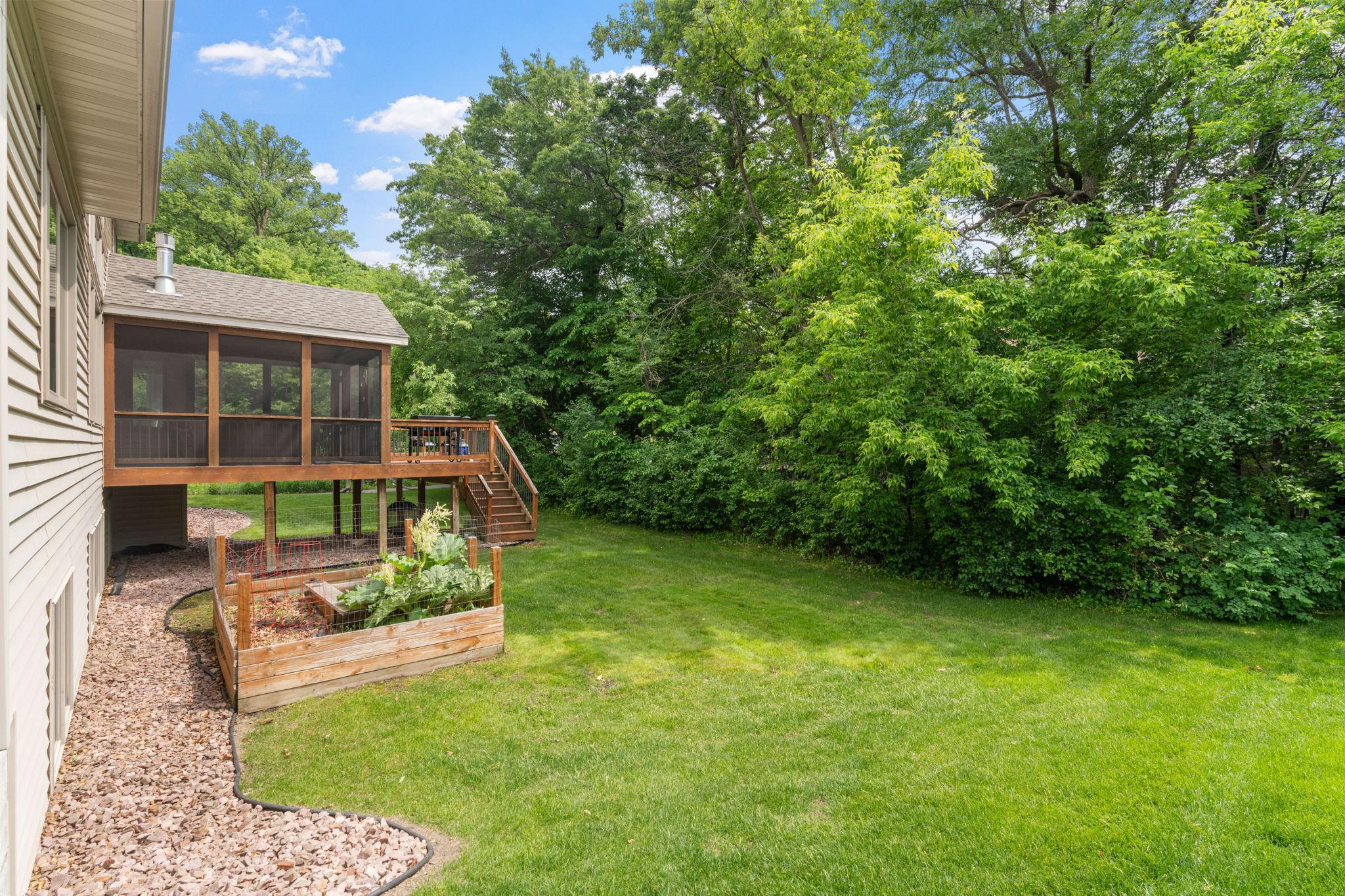 10605 Fernwood Lane N