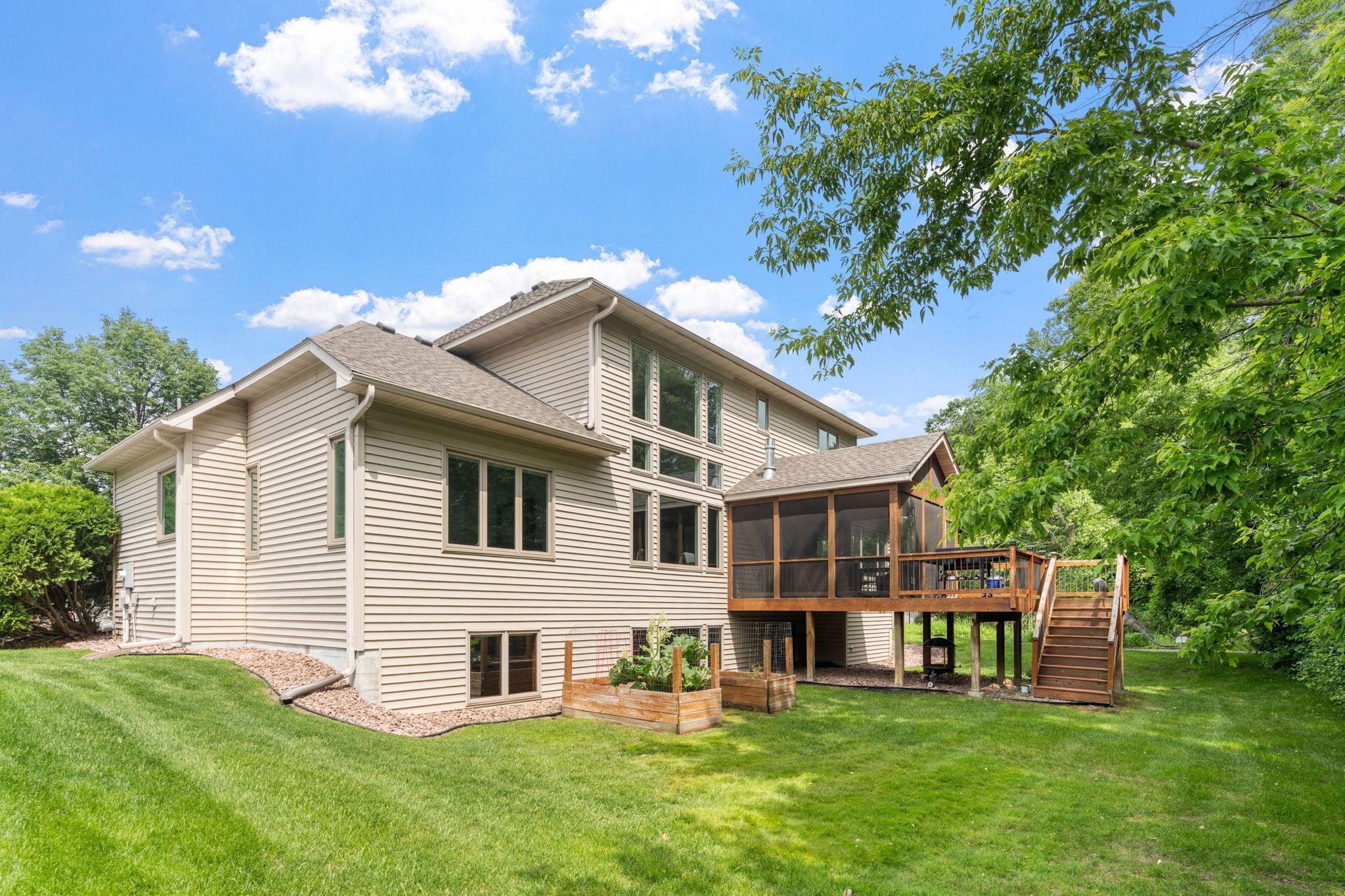 10605 Fernwood Lane N