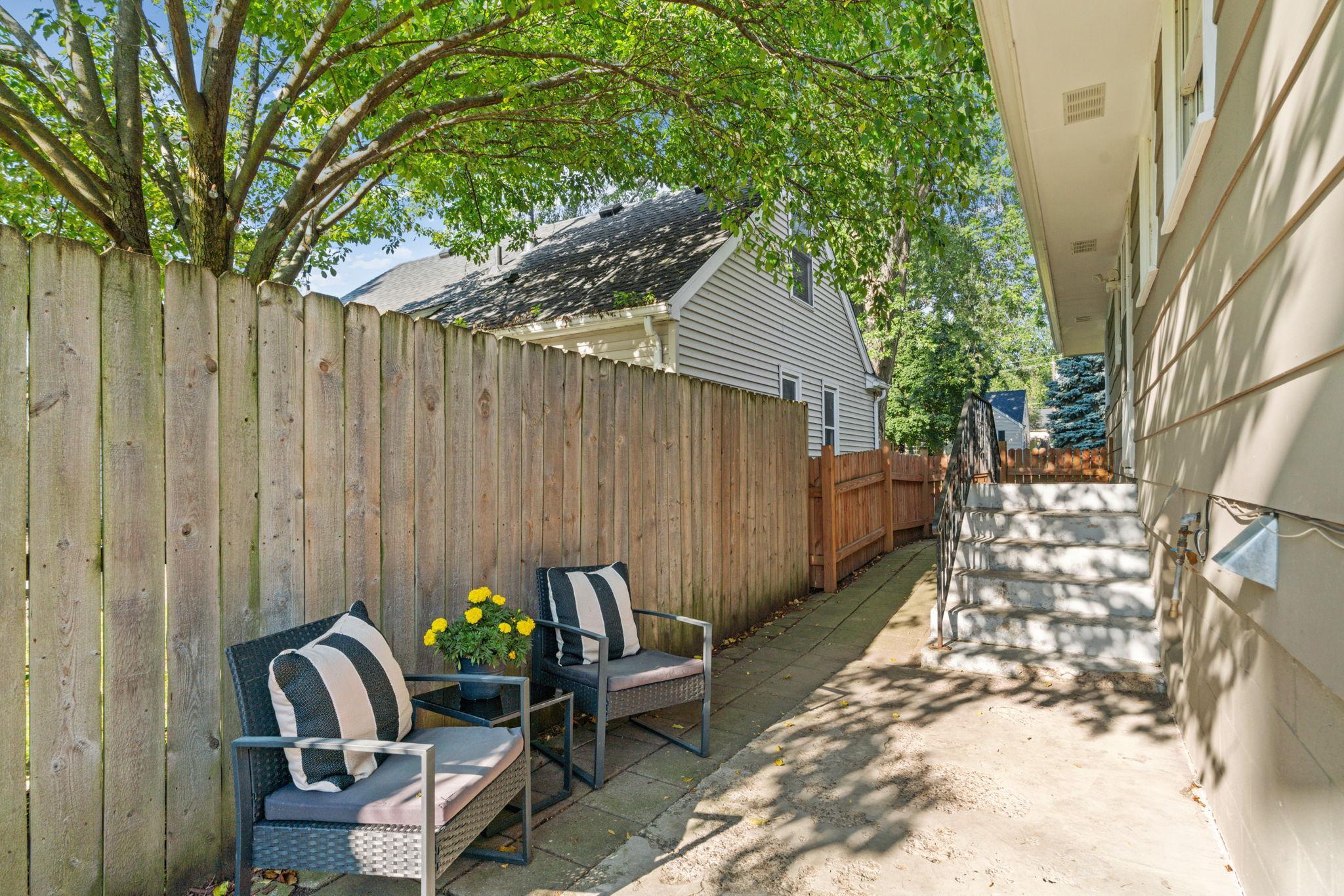 3049 Maryland Avenue S