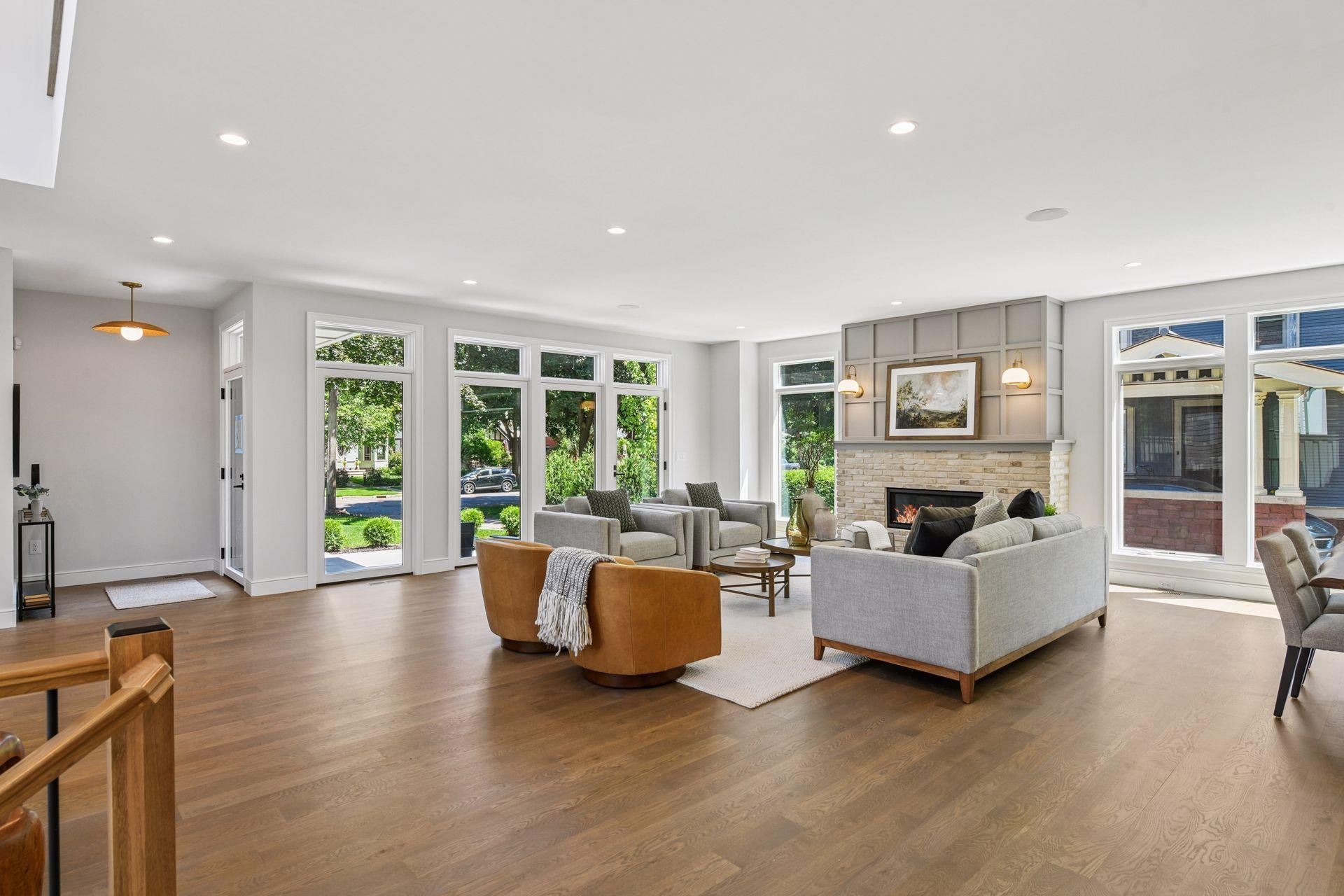 1984 Kenwood Parkway