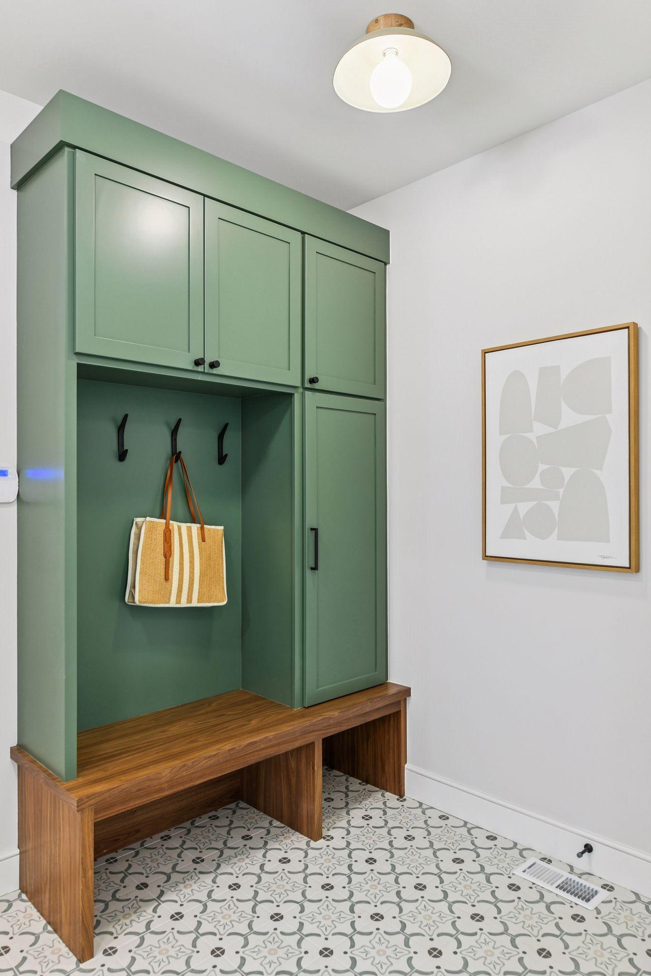 1984 Kenwood Parkway