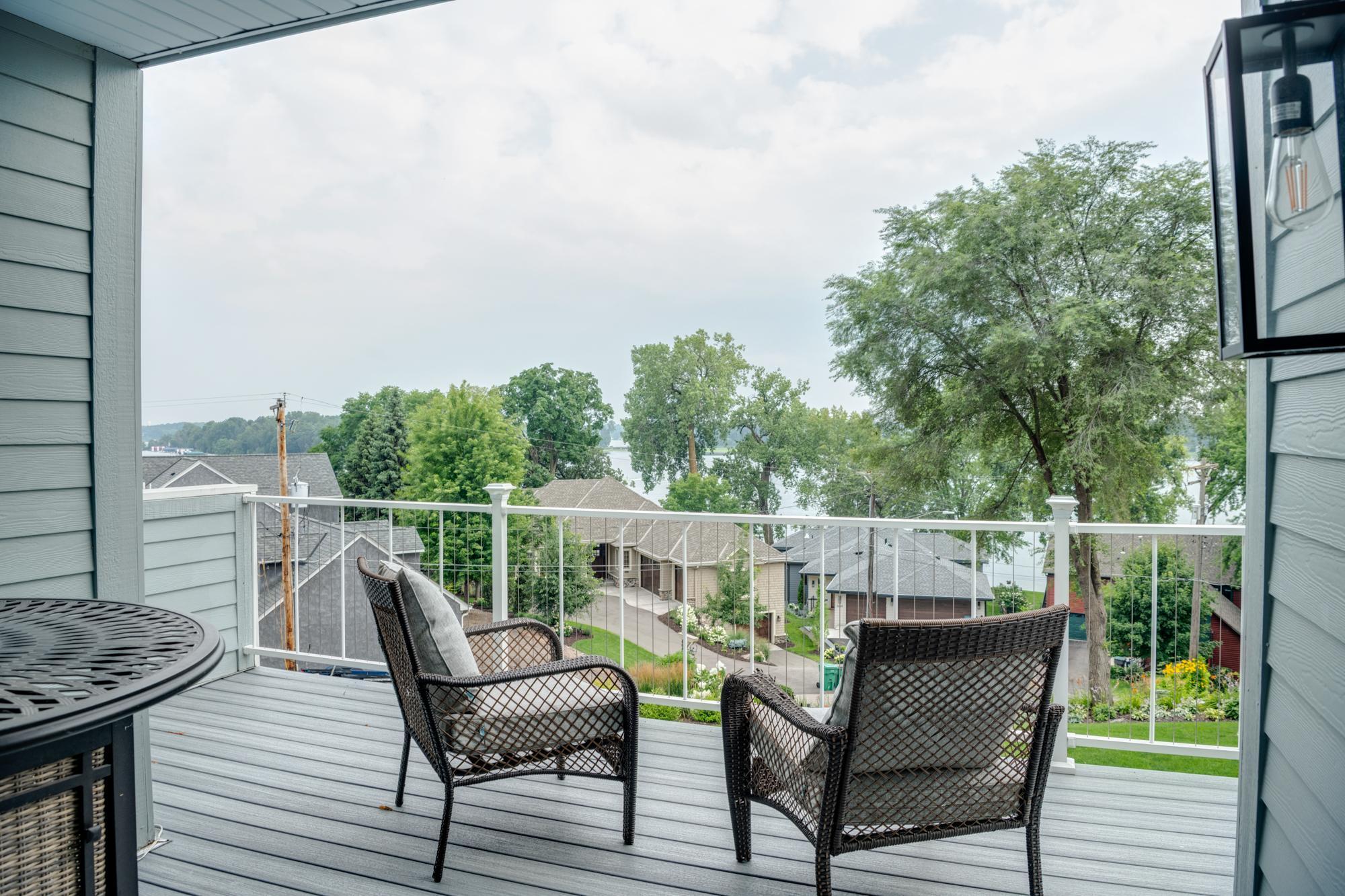 4646 Island View Drive