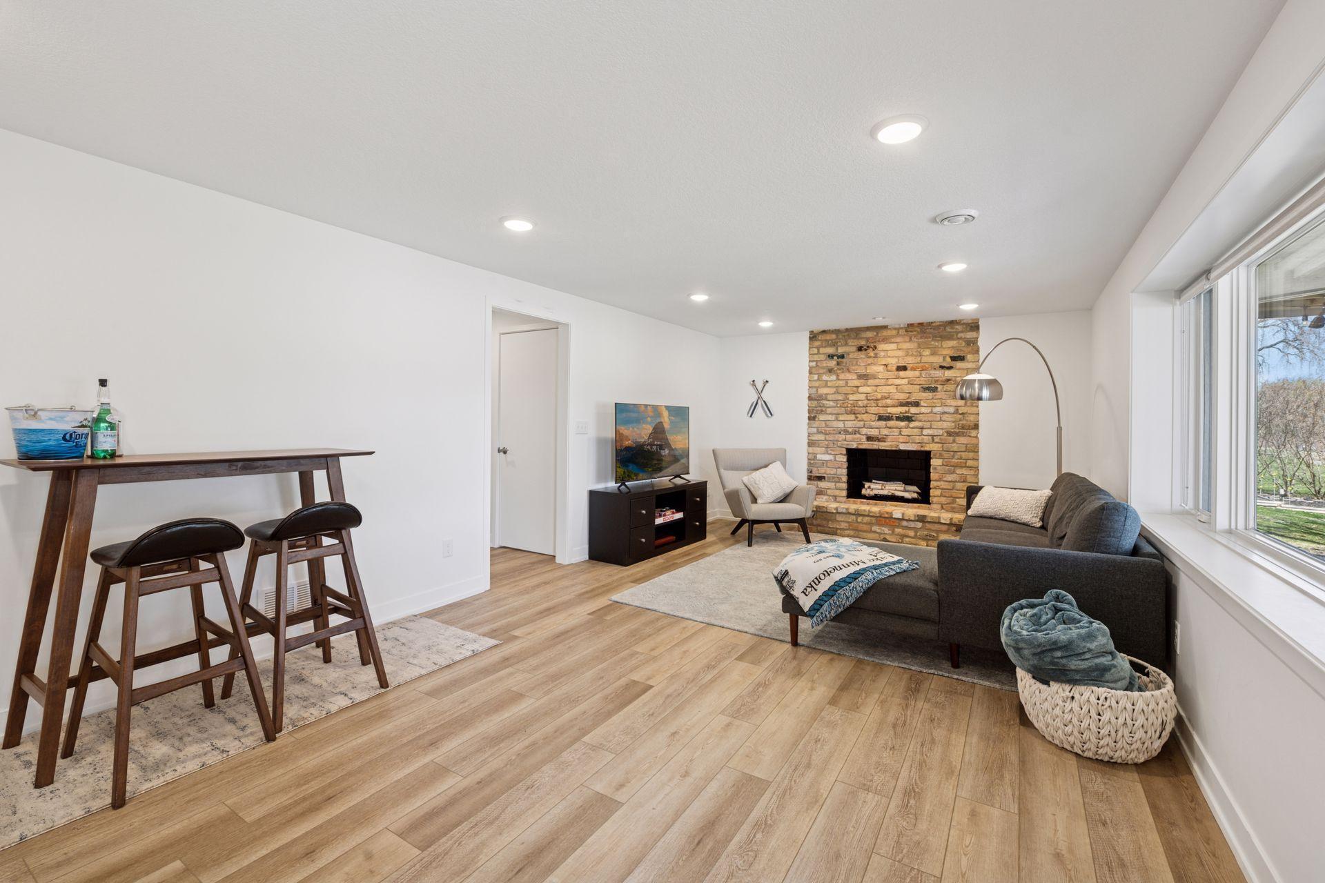 4450 Forest Lake Landing