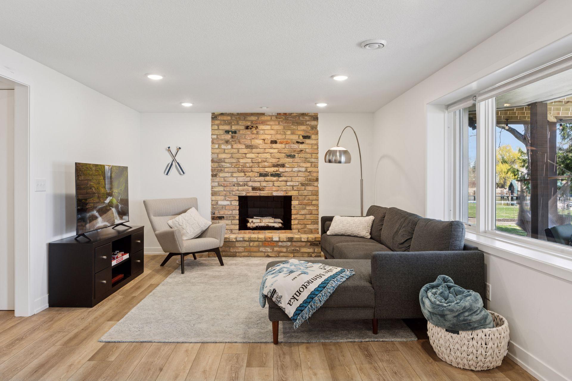 4450 Forest Lake Landing