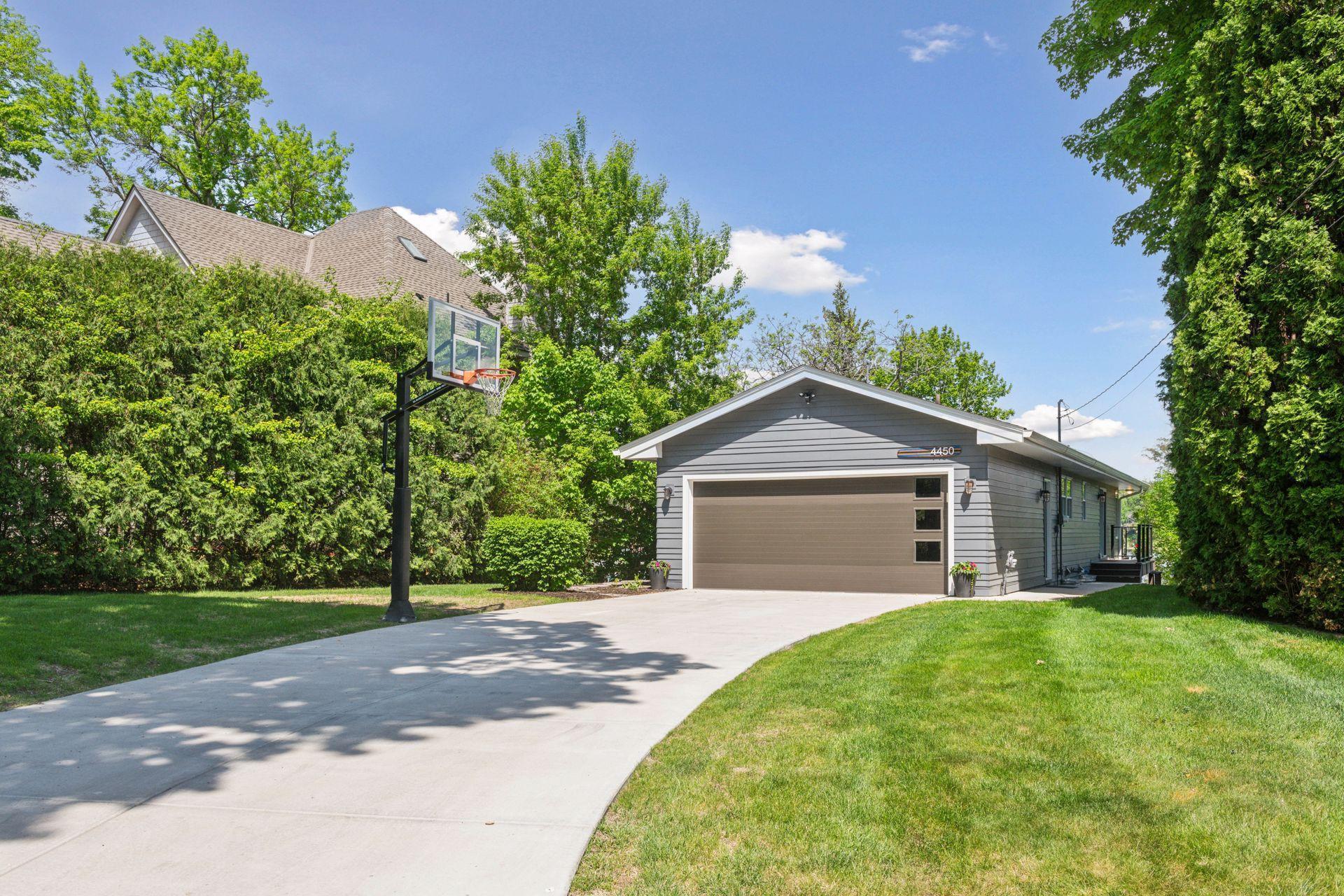 4450 Forest Lake Landing