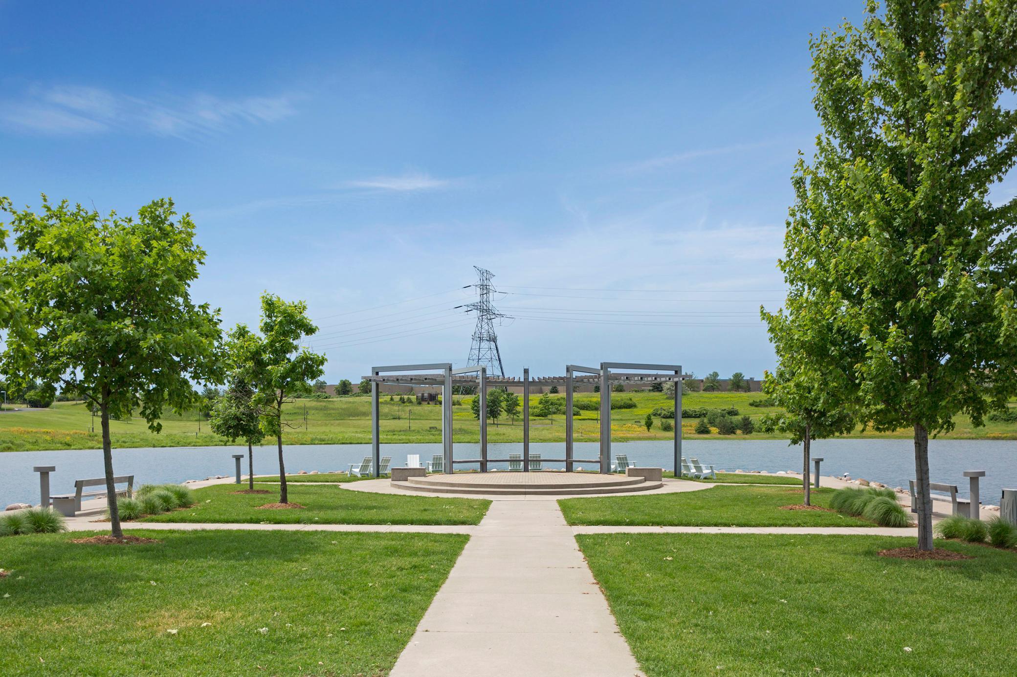 12274 Lakeview Drive N