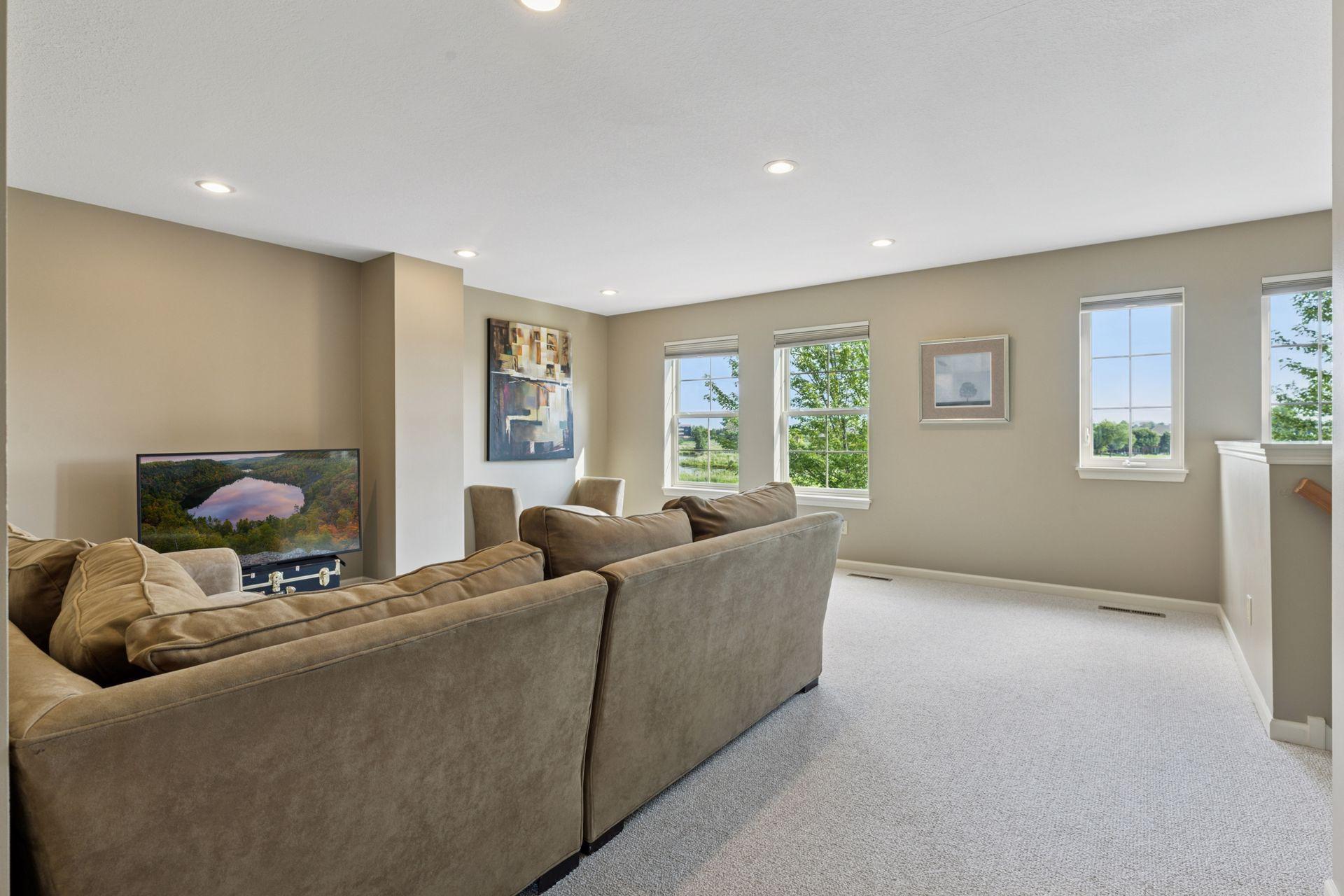 12274 Lakeview Drive N