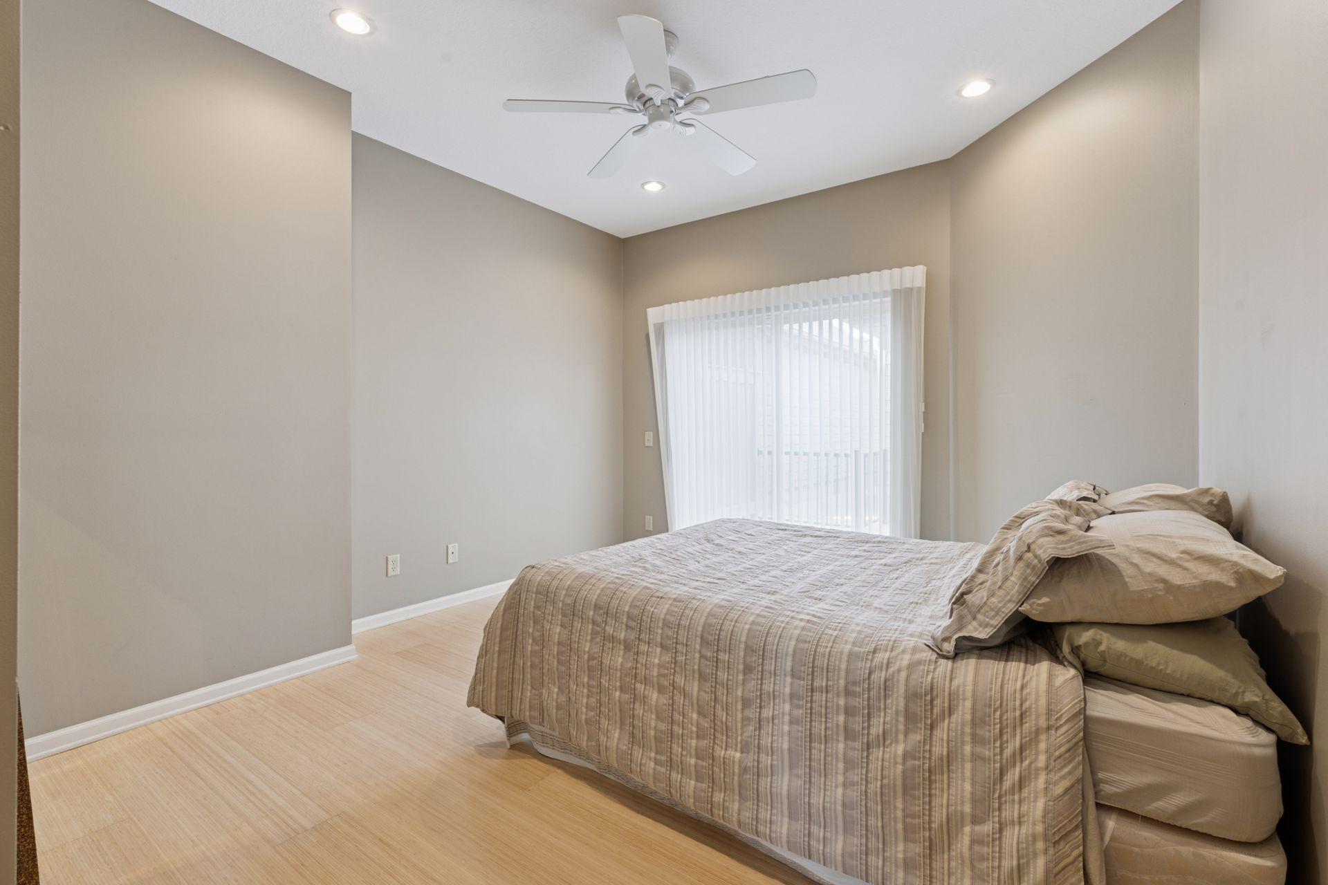 12274 Lakeview Drive N