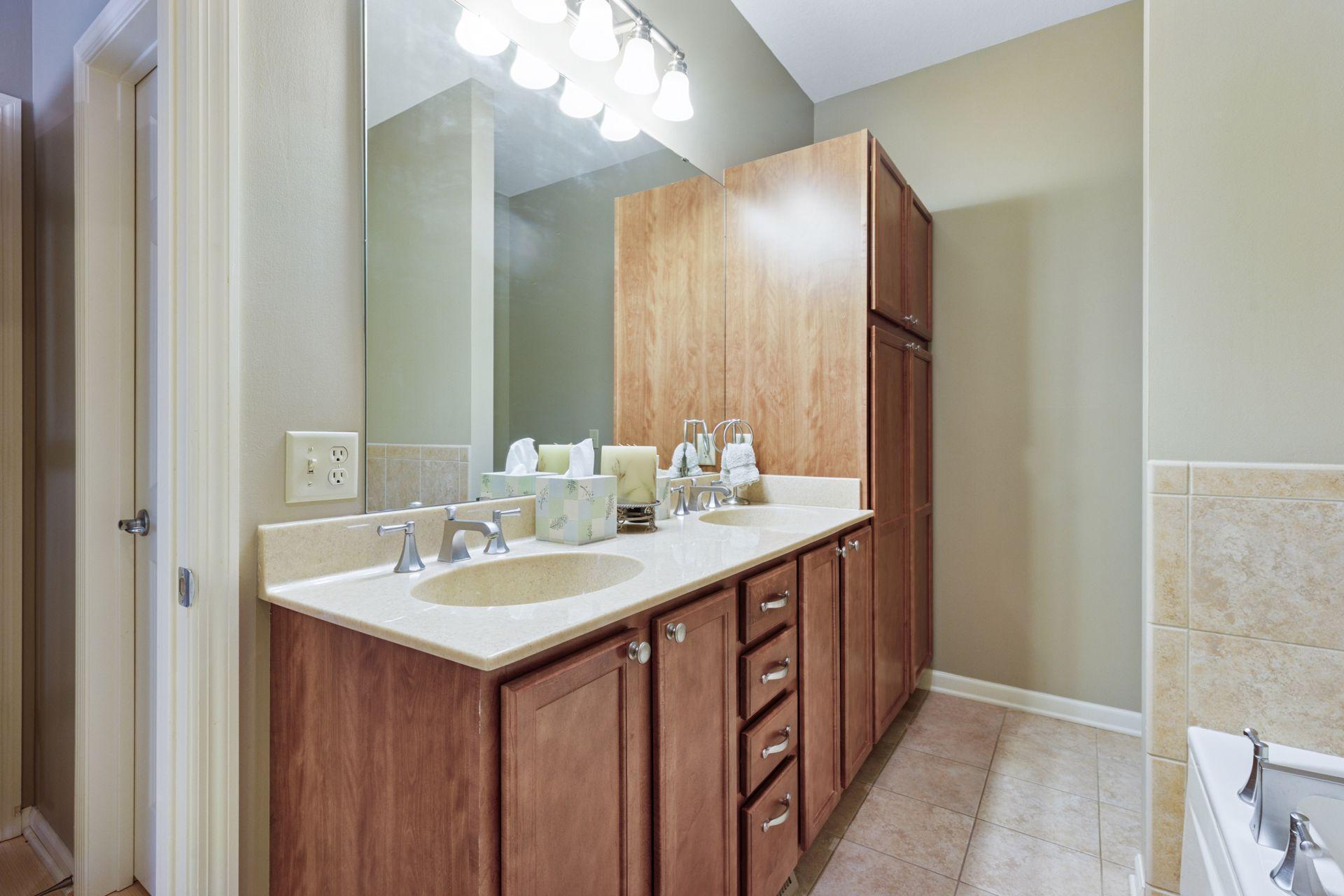 12274 Lakeview Drive N