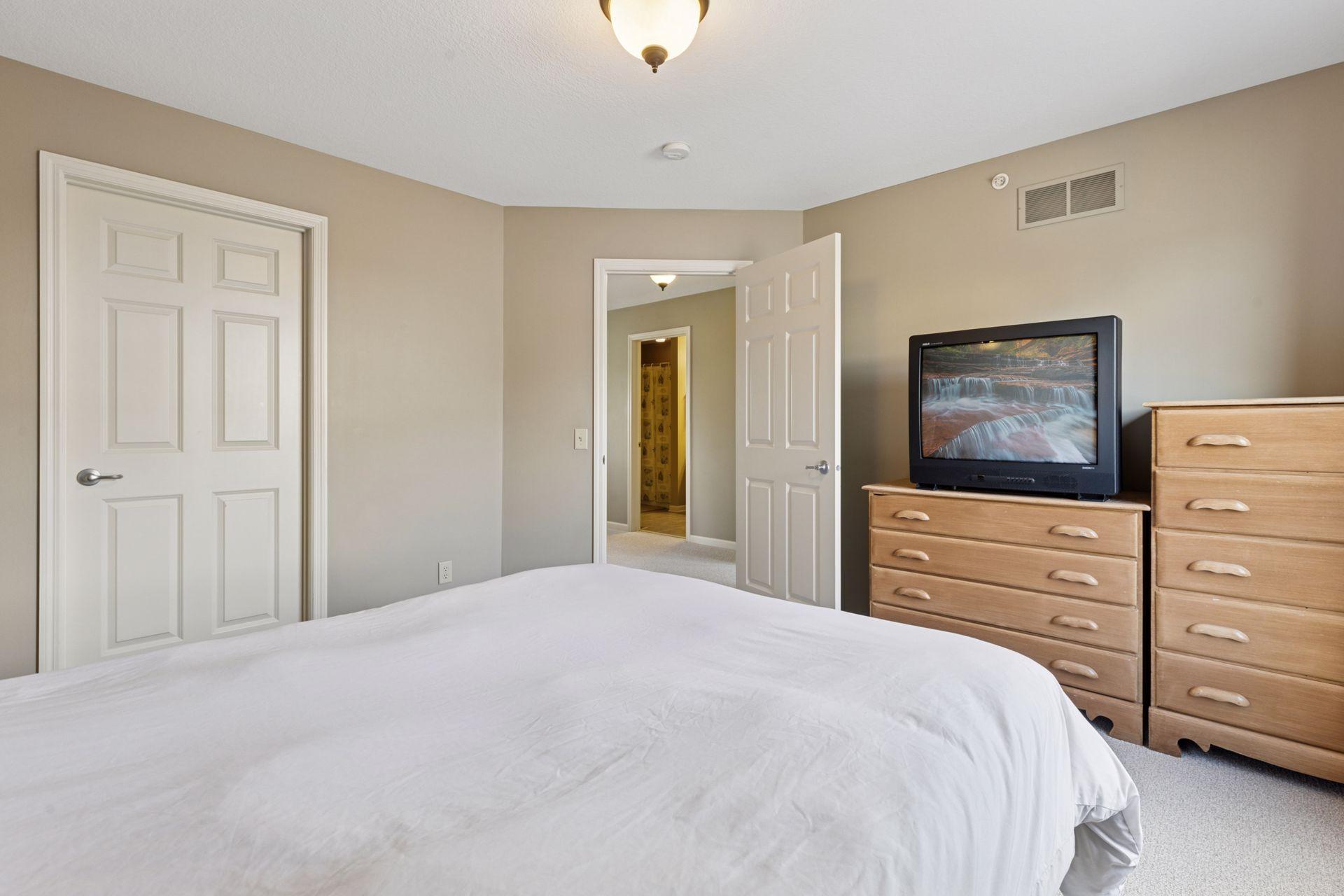 12274 Lakeview Drive N