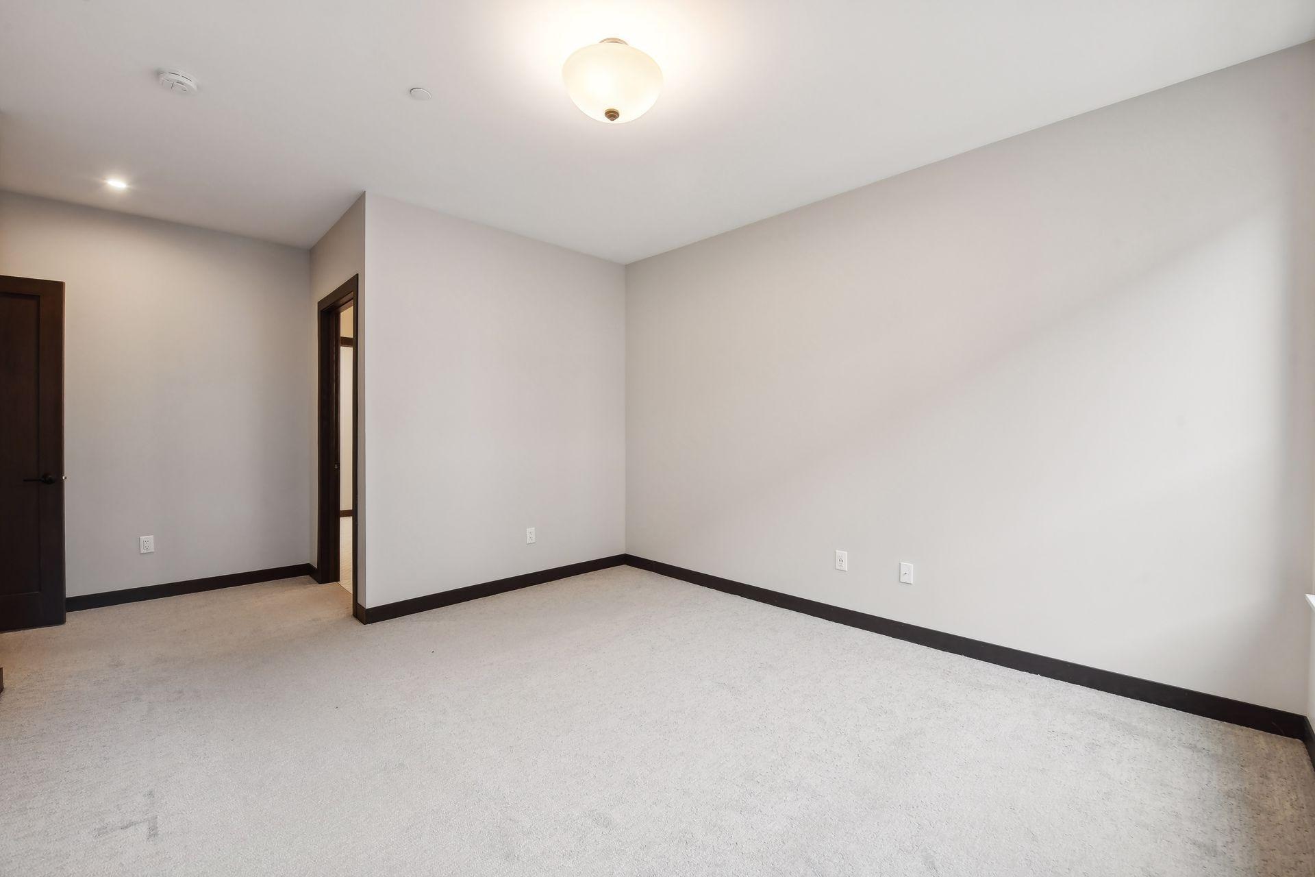 253 Lake Street E Unit: 212