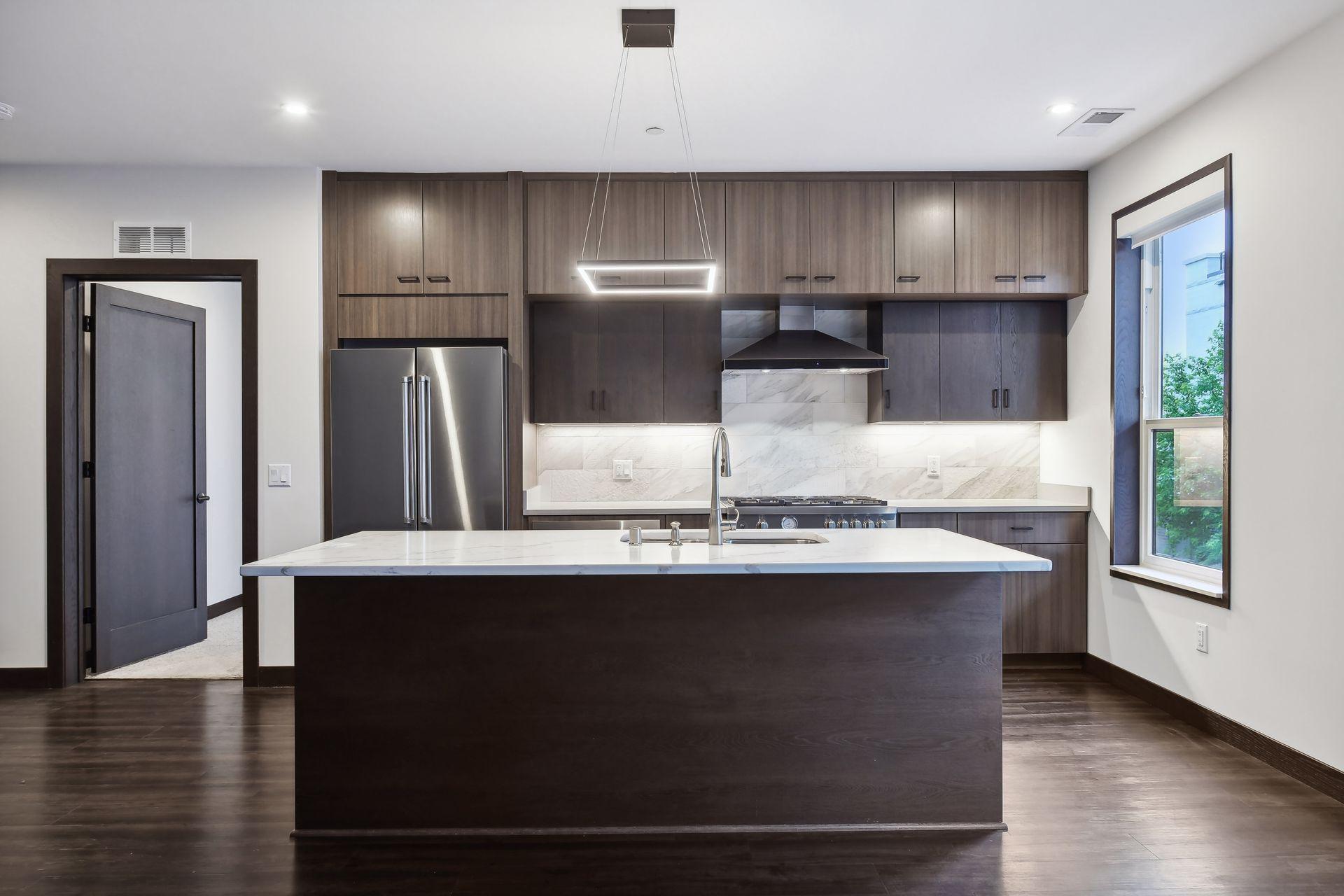 253 Lake Street E Unit: 212