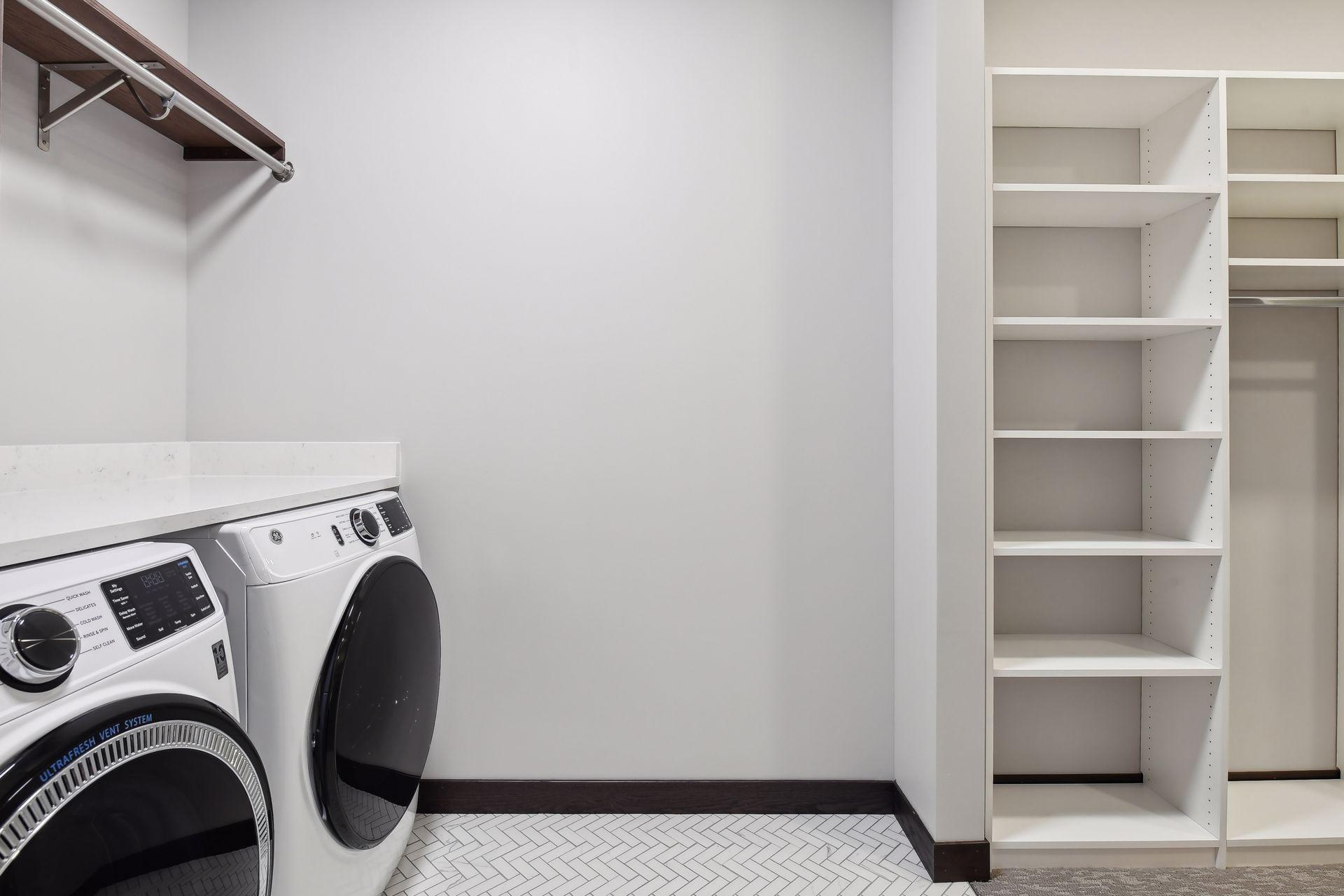 253 Lake Street E Unit: 212