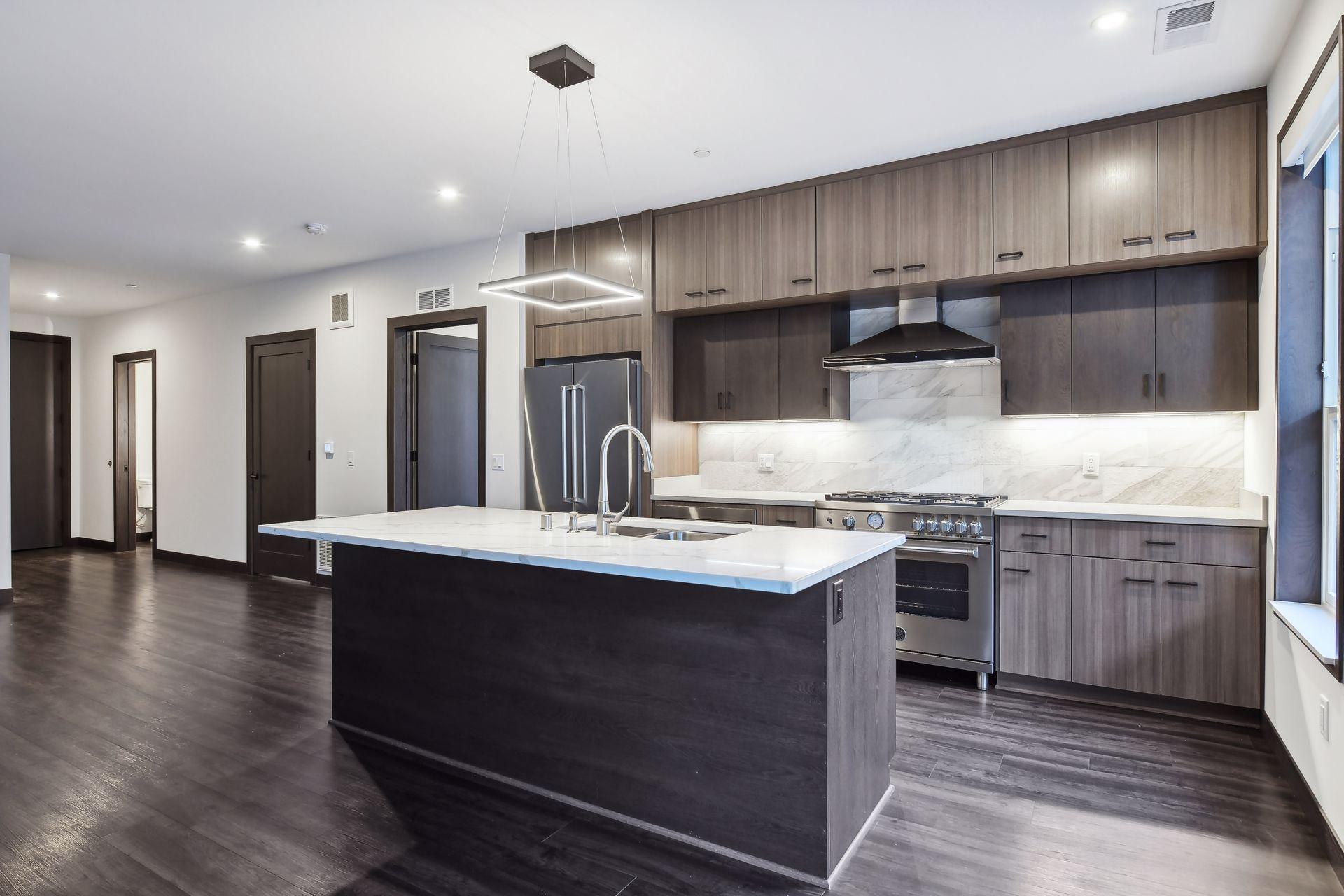 253 Lake Street E Unit: 212