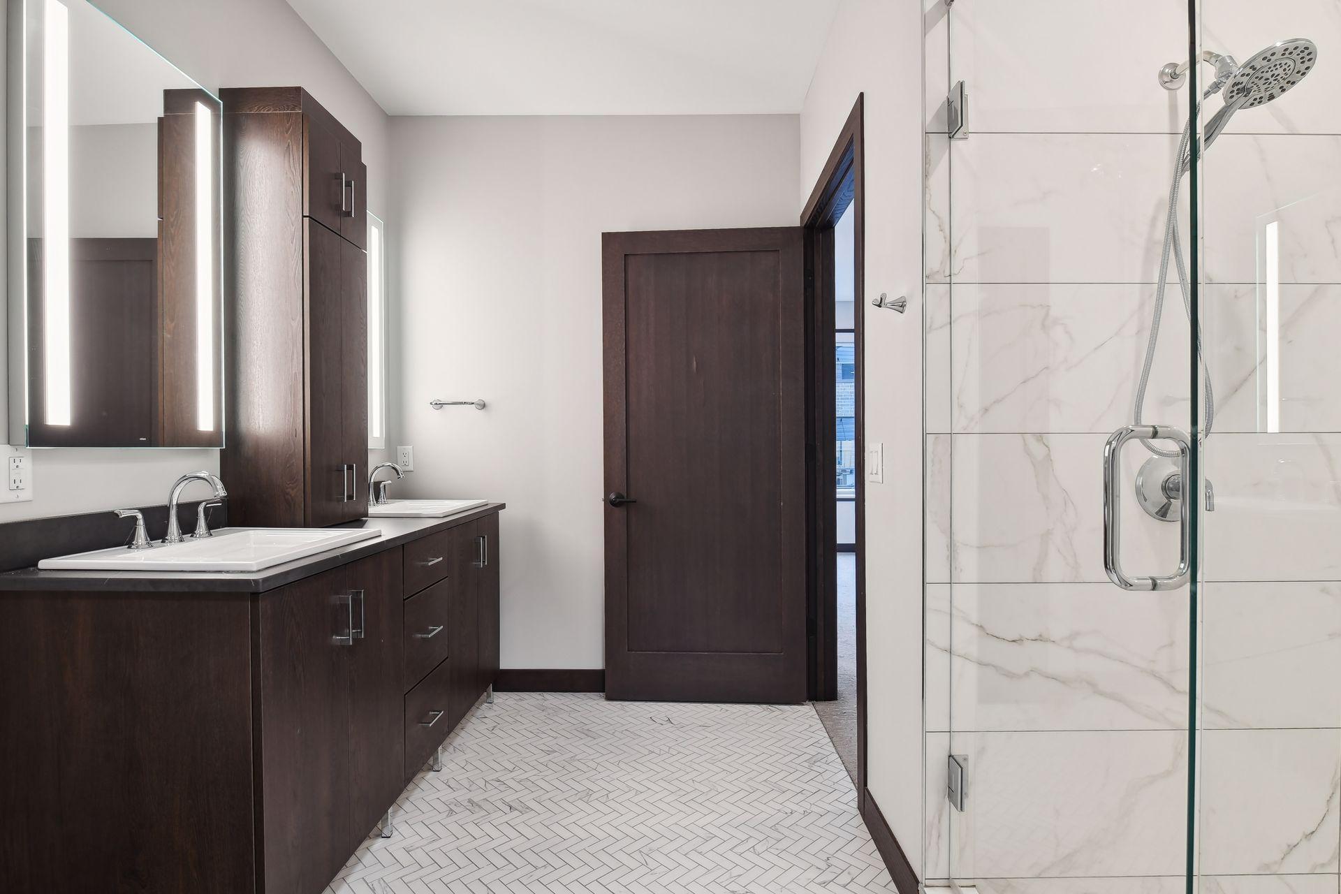 253 Lake Street E Unit: 212