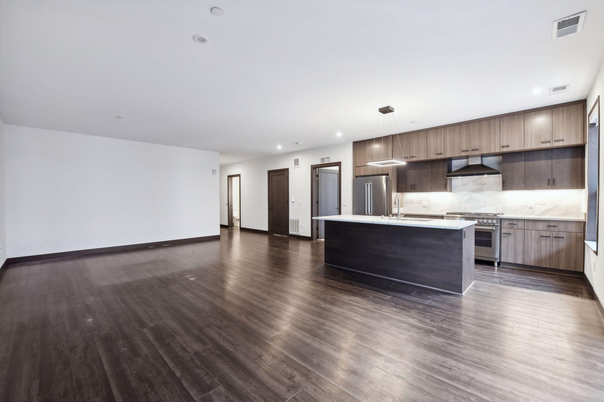 253 Lake Street E Unit: 212