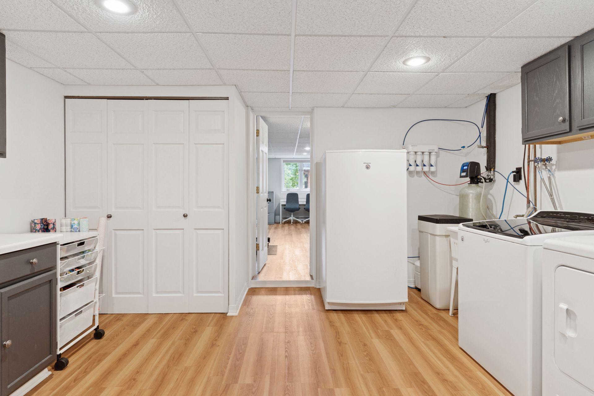 4516 Vandervork Avenue