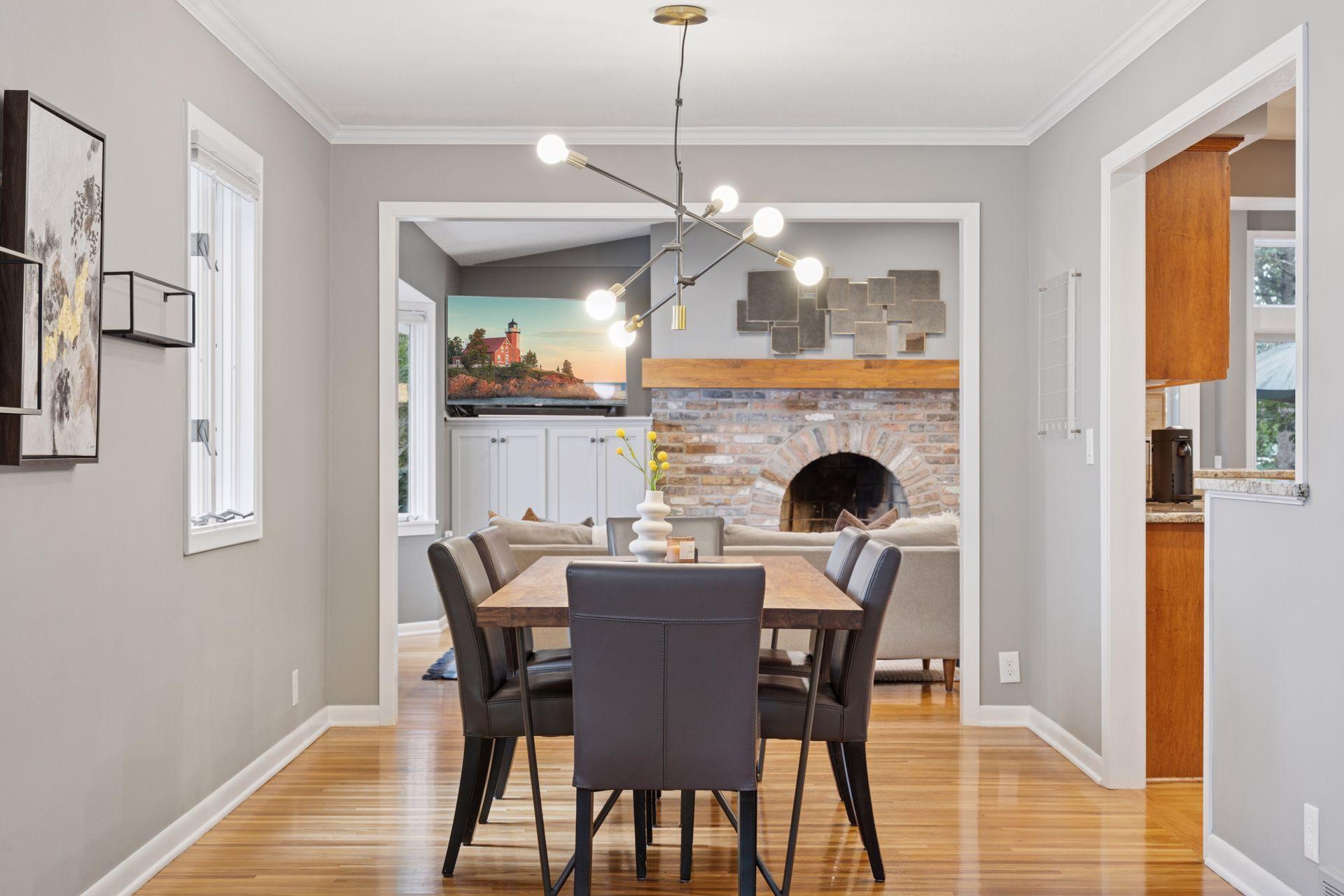 4516 Vandervork Avenue