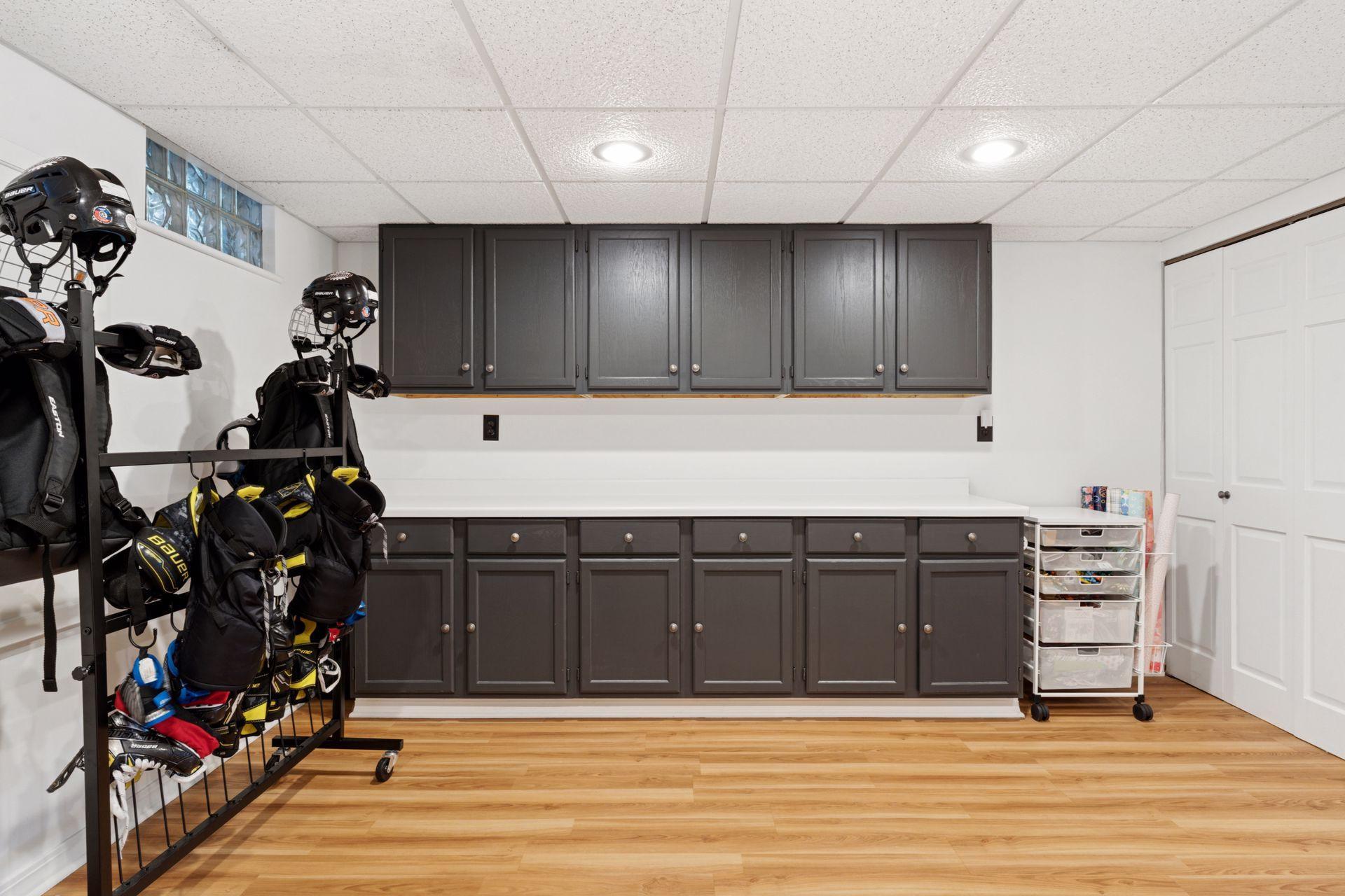 4516 Vandervork Avenue