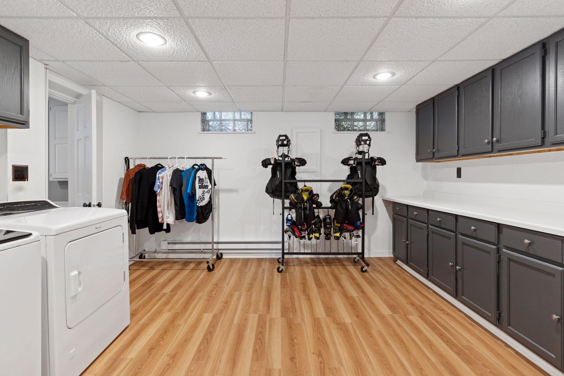 4516 Vandervork Avenue