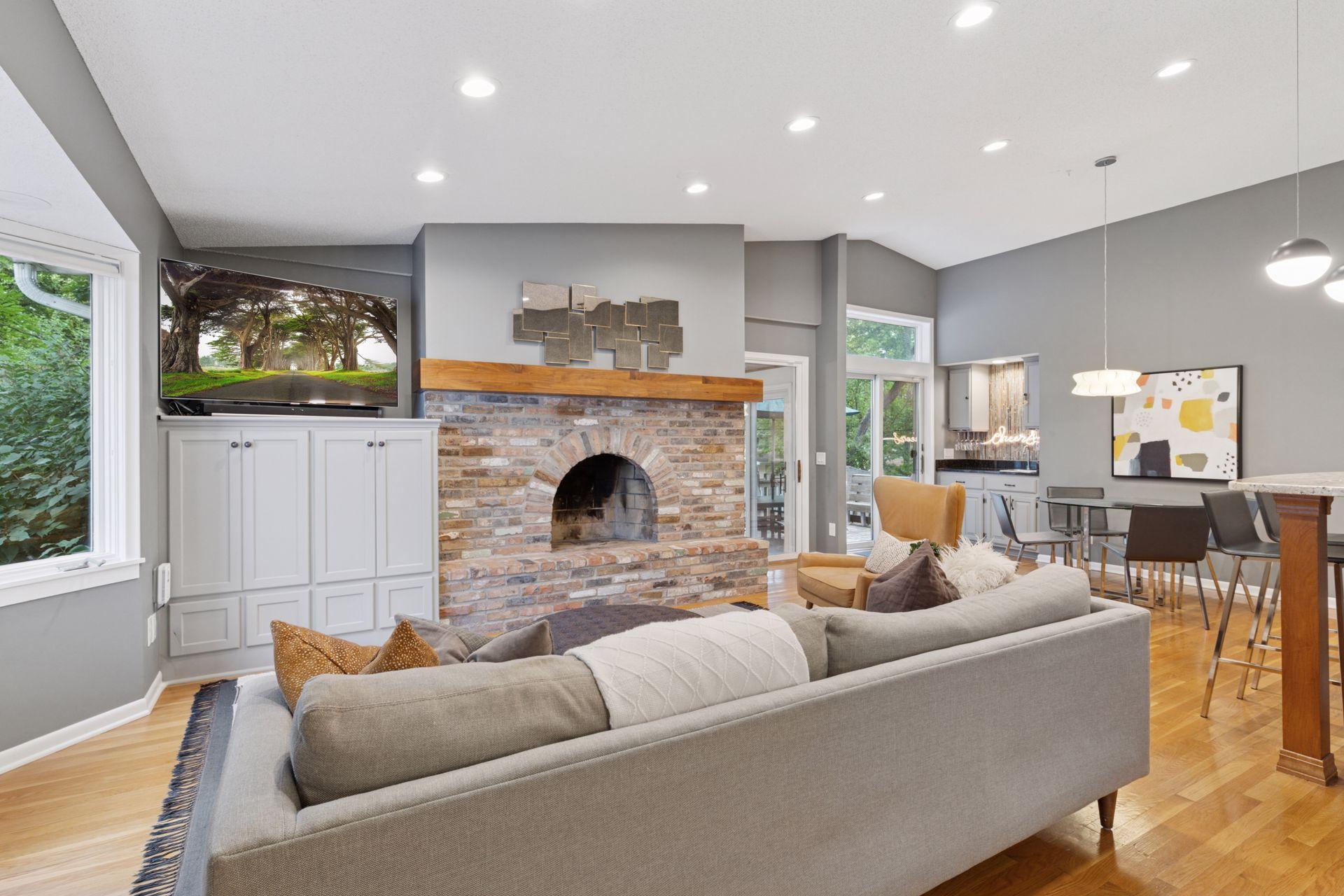 4516 Vandervork Avenue