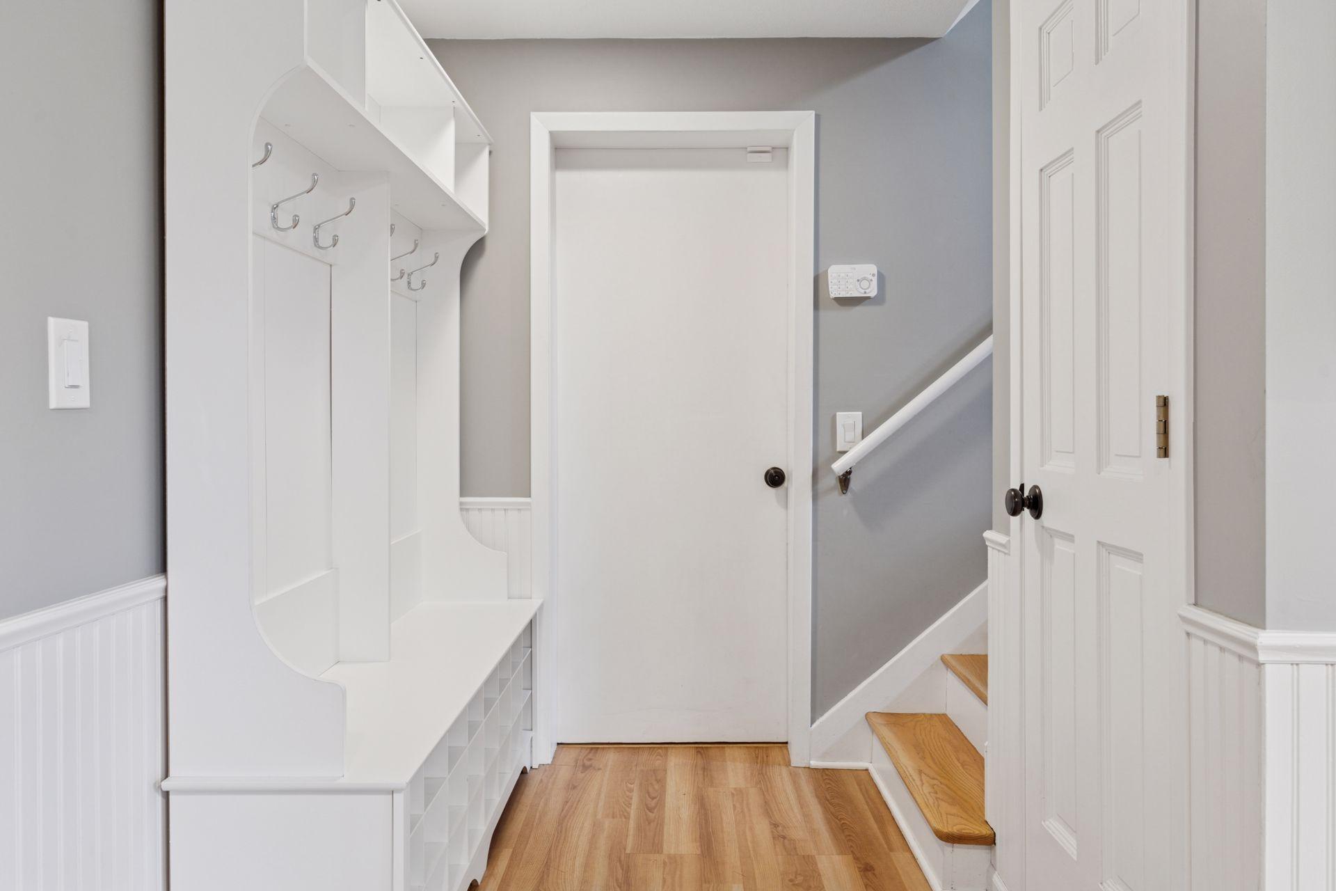 4516 Vandervork Avenue